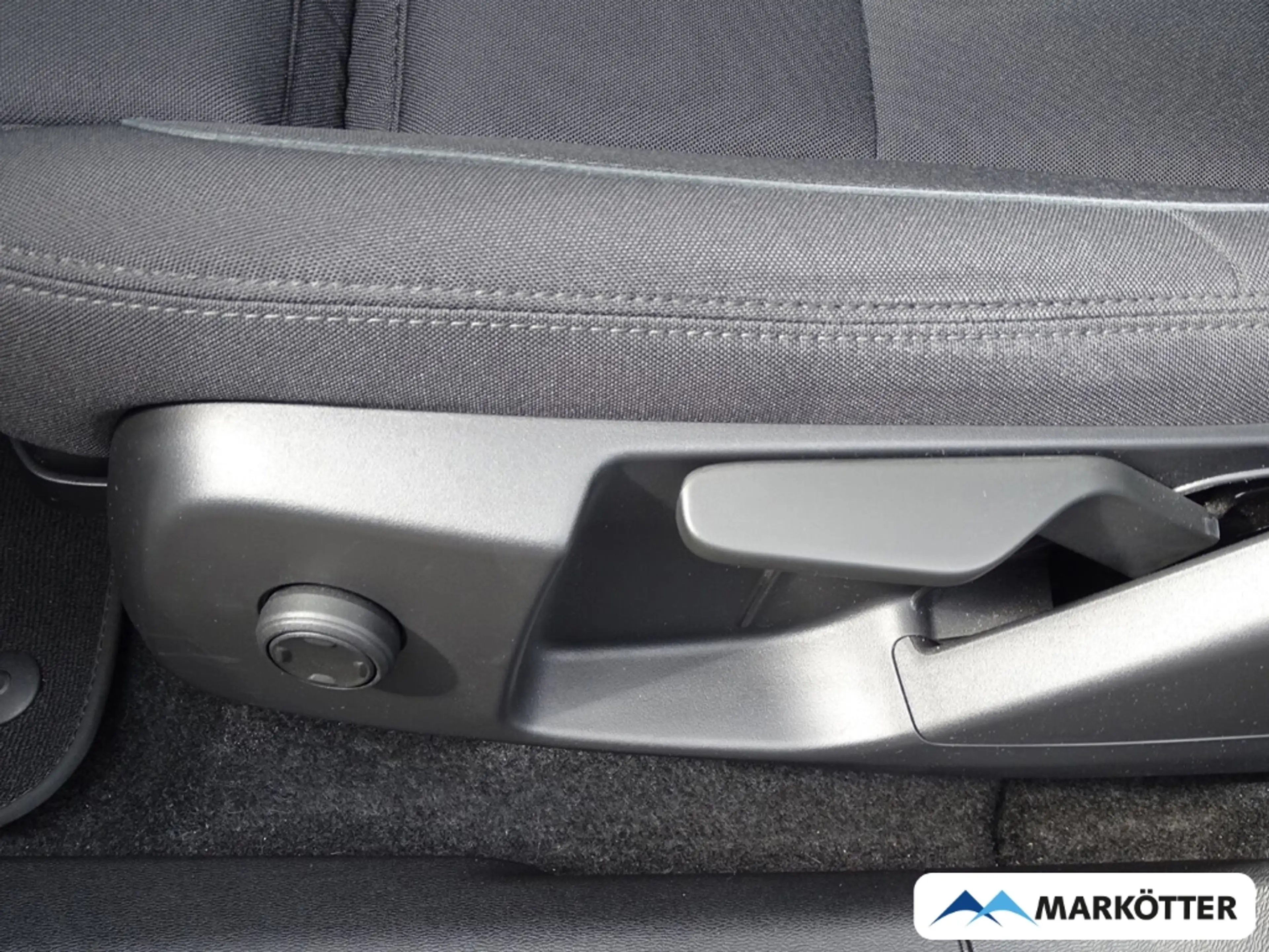 Volvo C40 Plus Recharge 2WD CAM/LHZ/ACC/SHZ/FHSZ/NAVI/ — photo 7
