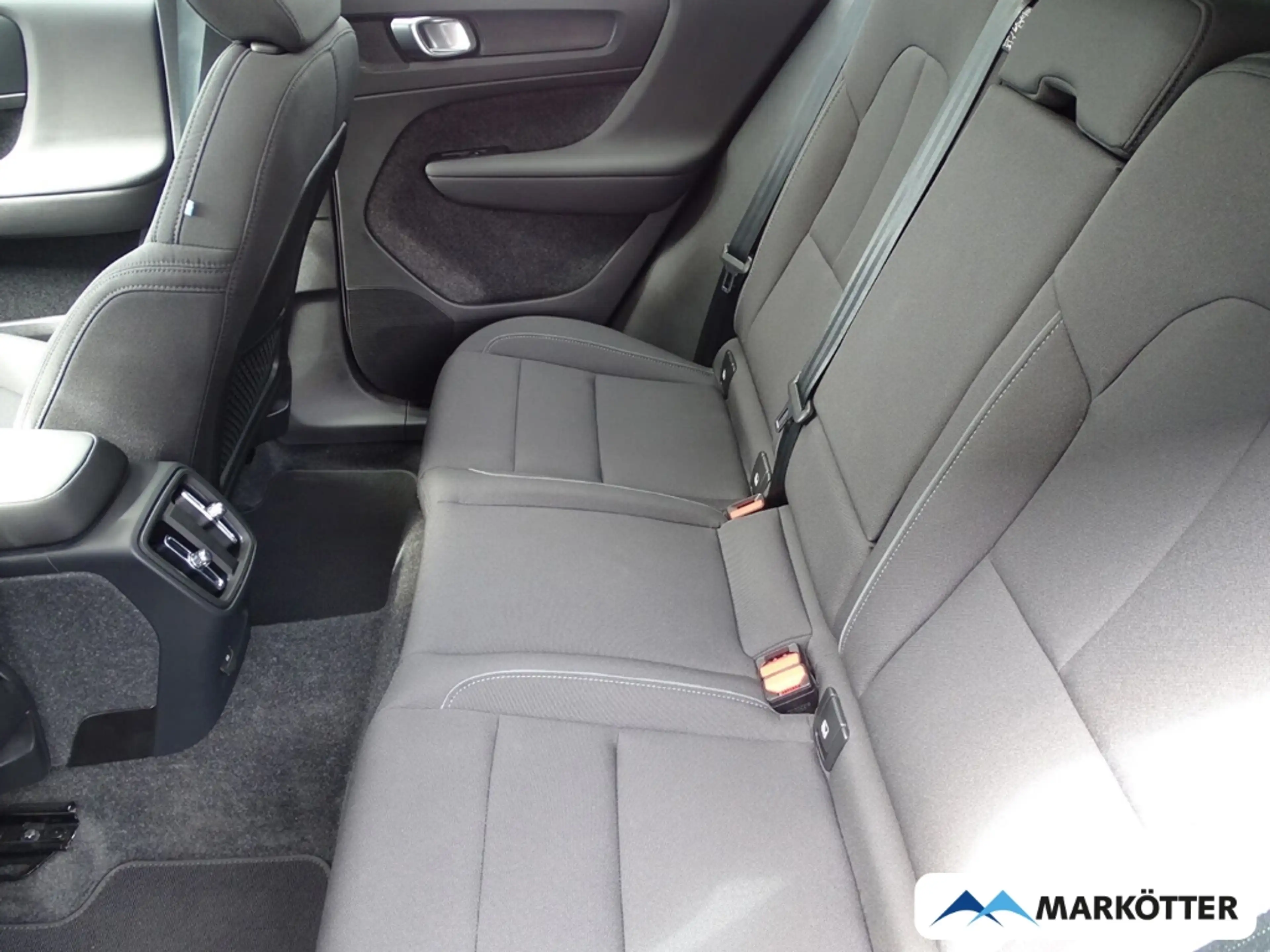 Volvo C40 Plus Recharge 2WD CAM/LHZ/ACC/SHZ/FHSZ/NAVI/ — photo 9