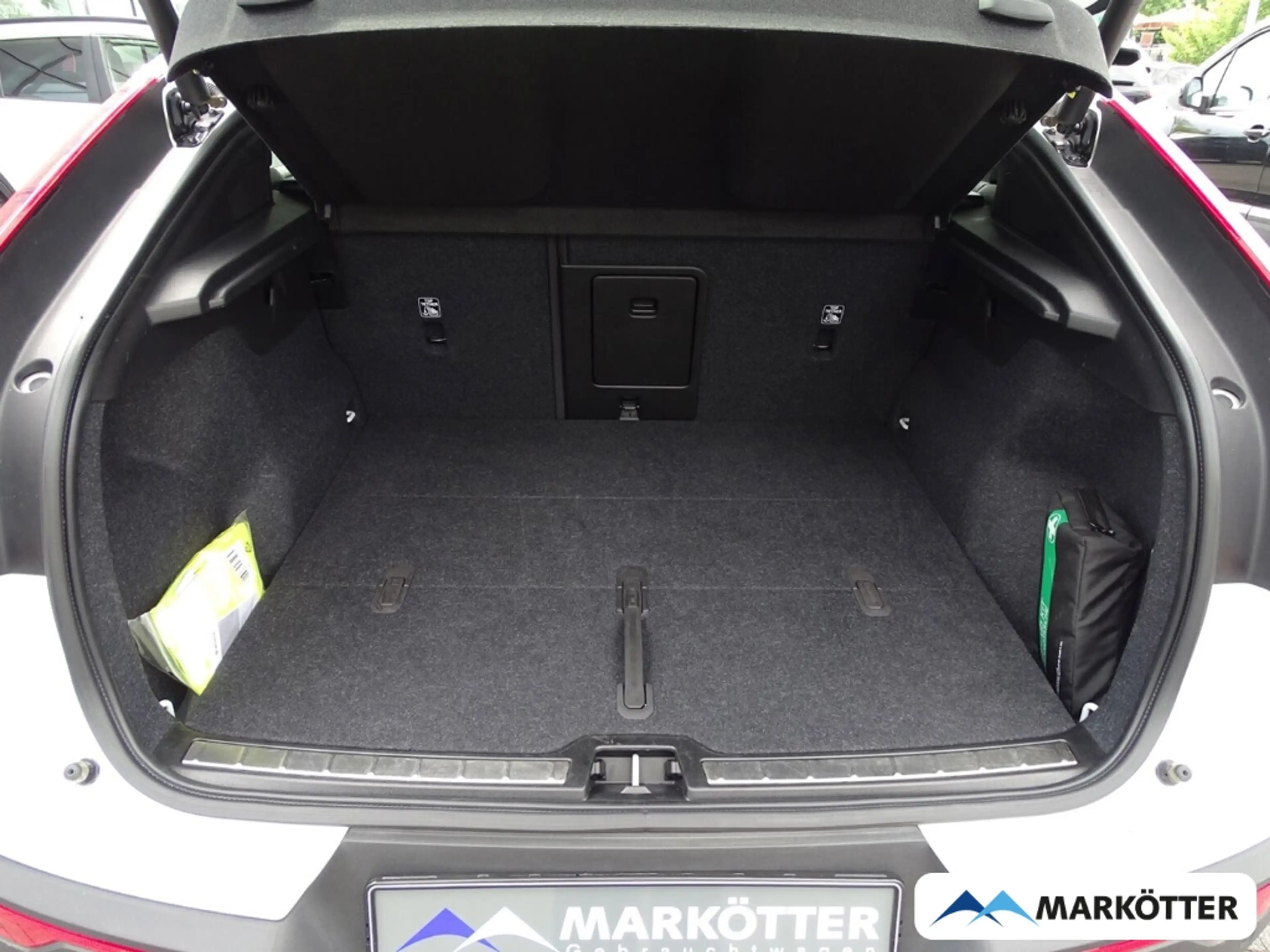 Volvo C40 Plus Recharge 2WD CAM/LHZ/ACC/SHZ/FHSZ/NAVI/ — photo 10