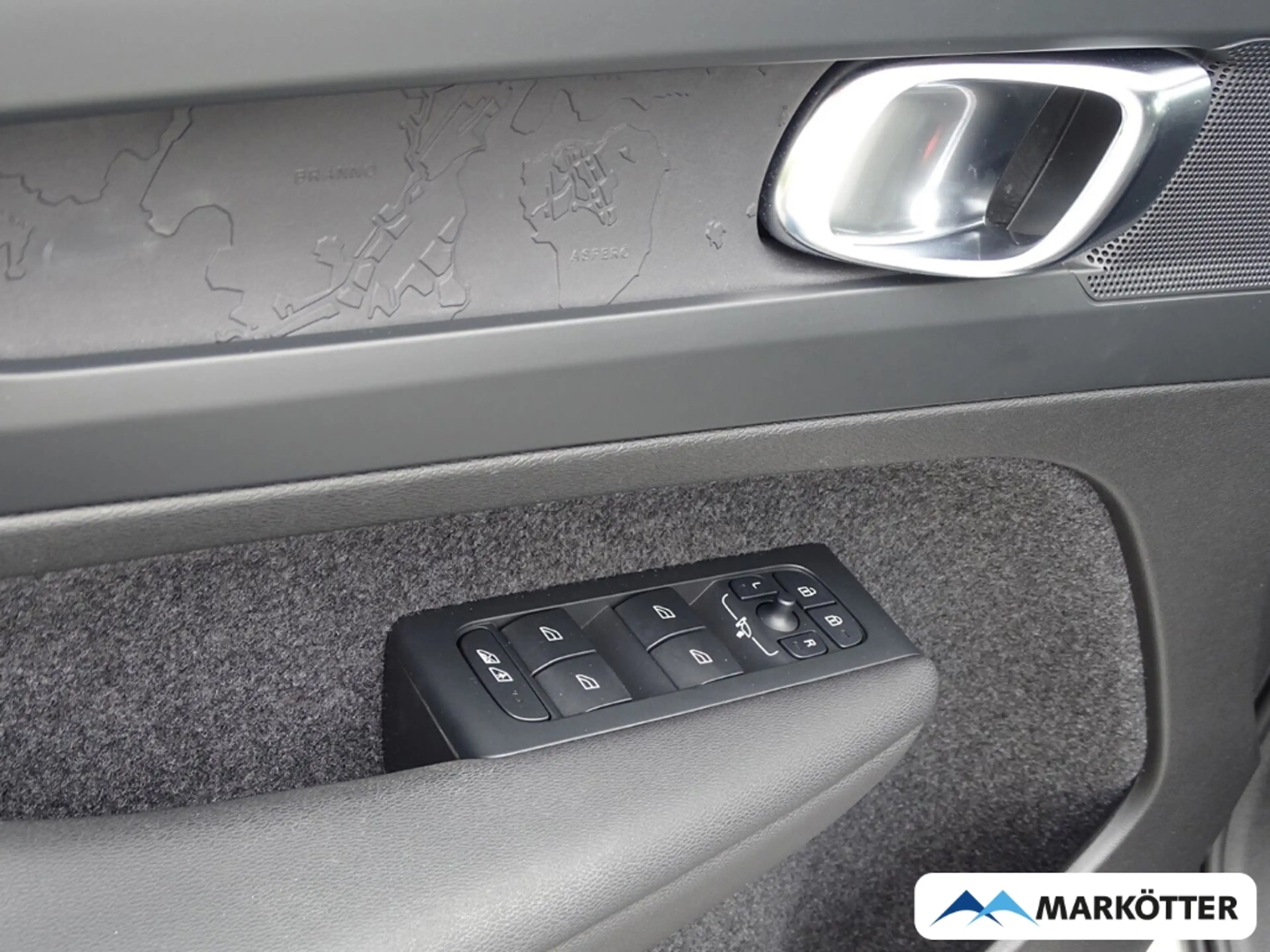 Volvo C40 Plus Recharge 2WD CAM/LHZ/ACC/SHZ/FHSZ/NAVI/ — photo 6