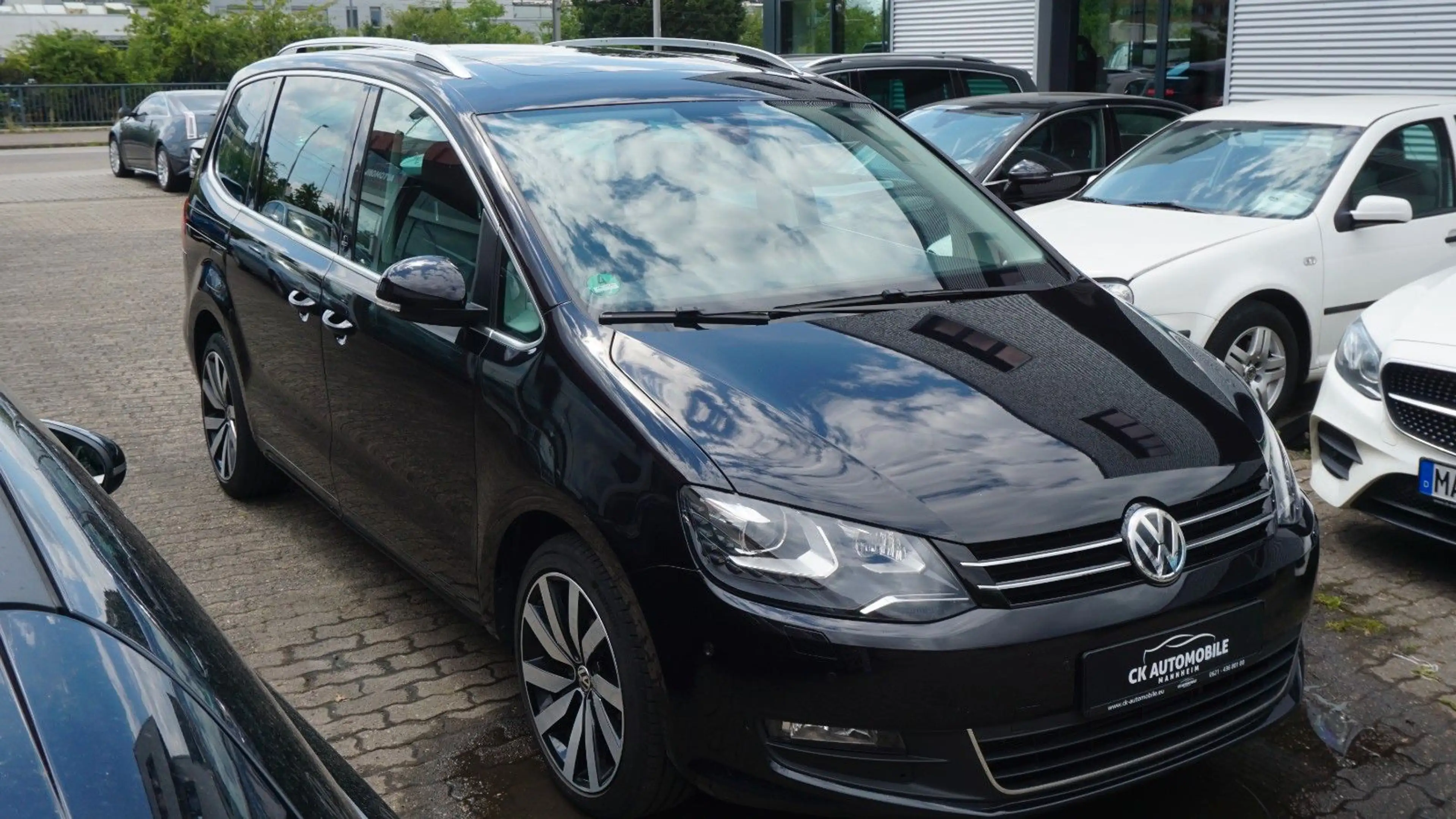 Volkswagen Sharan Sound 4Motion*BI-XENON*KAM*PANO*ACC*TOTW! — photo 3