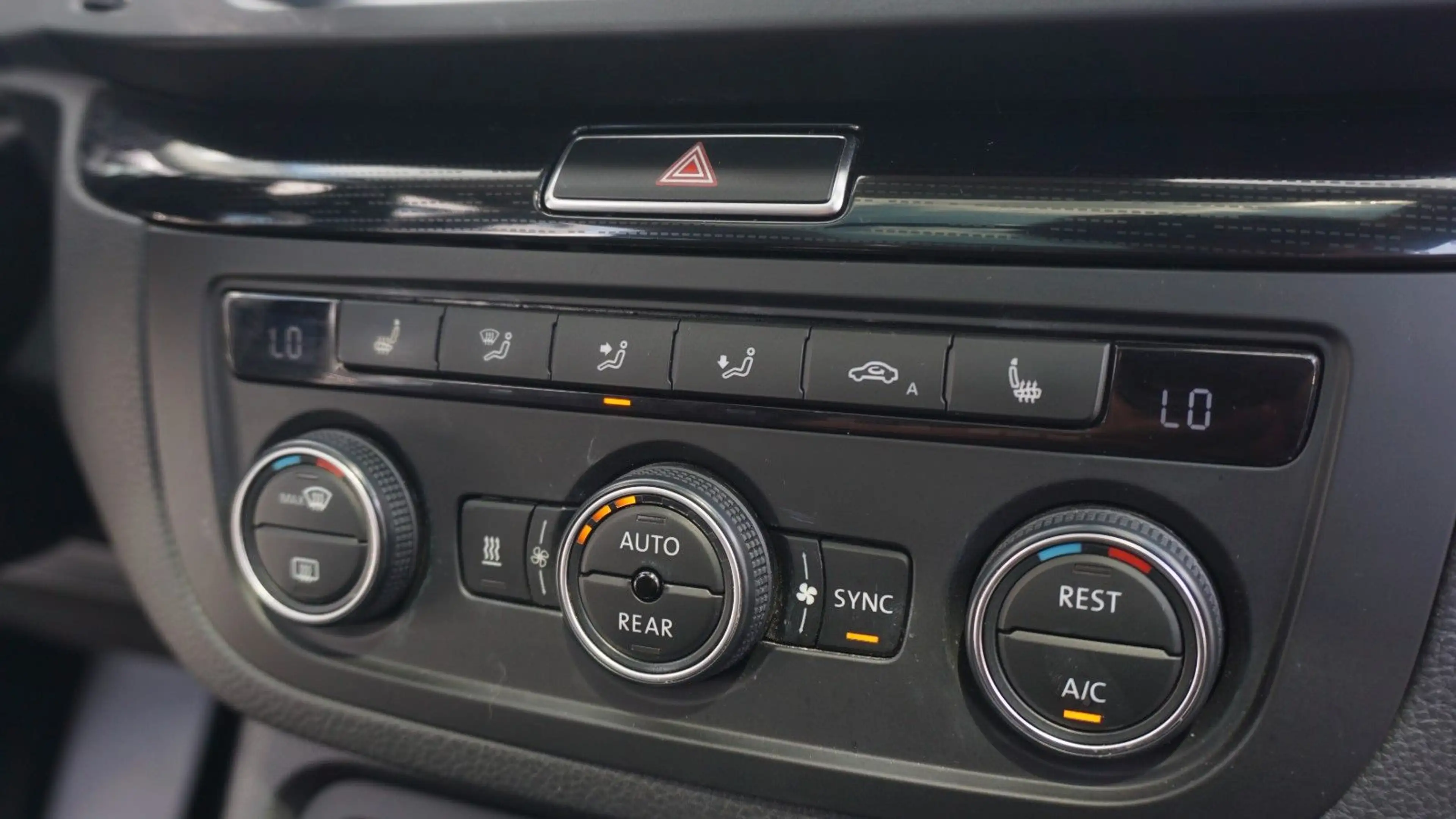 Volkswagen Sharan Sound 4Motion*BI-XENON*KAM*PANO*ACC*TOTW! — photo 19
