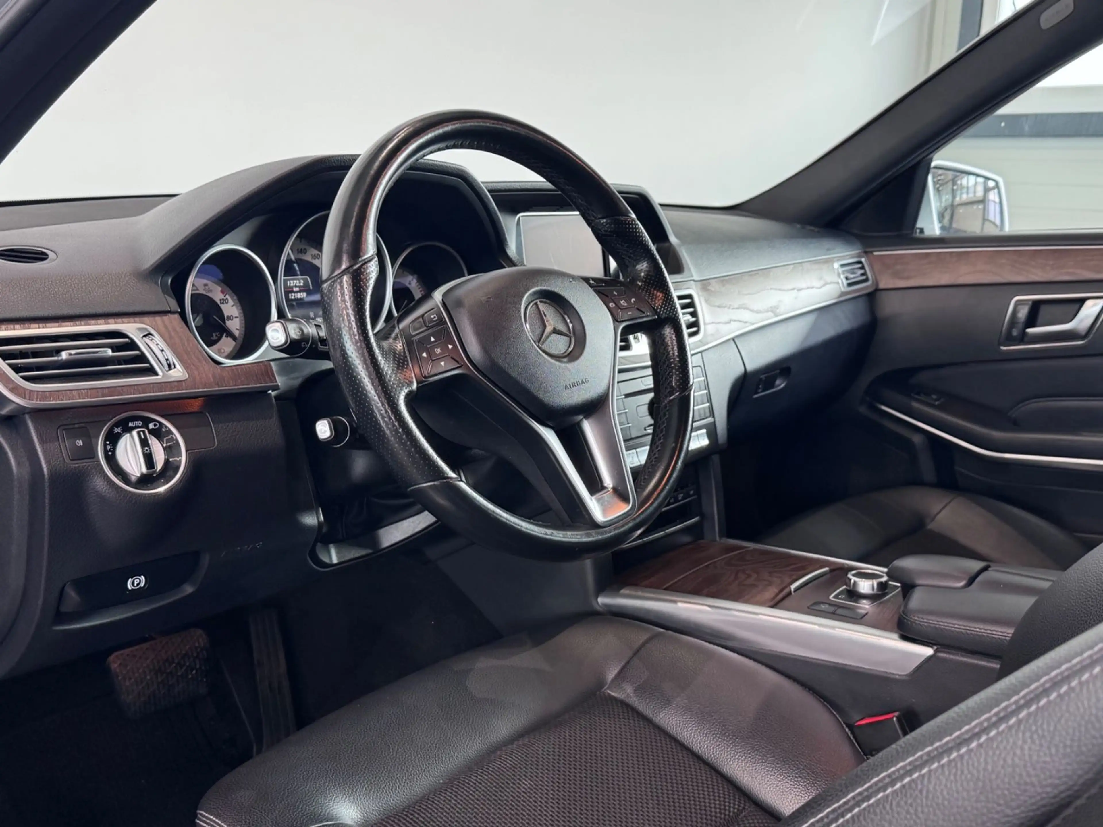 Mercedes-Benz E 220 T-Modell BlueTec*AVANTGARDE*MULTIBEAM*LED* — photo 13