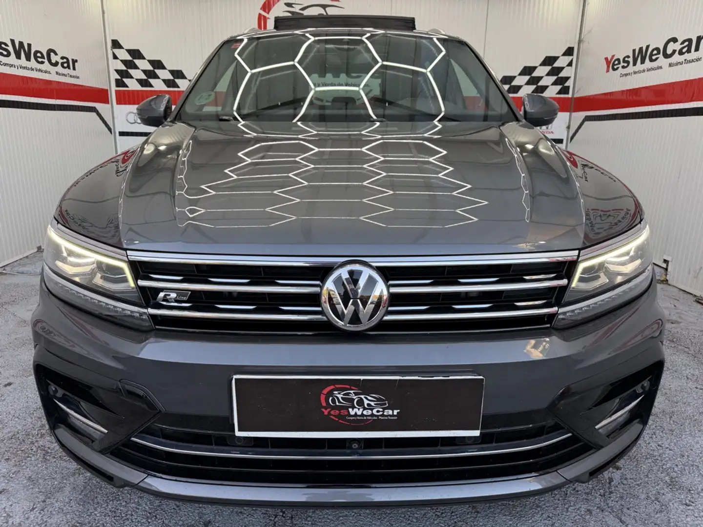 Volkswagen Tiguan 2.0TDI Sound R-Line DSG Gris - 2