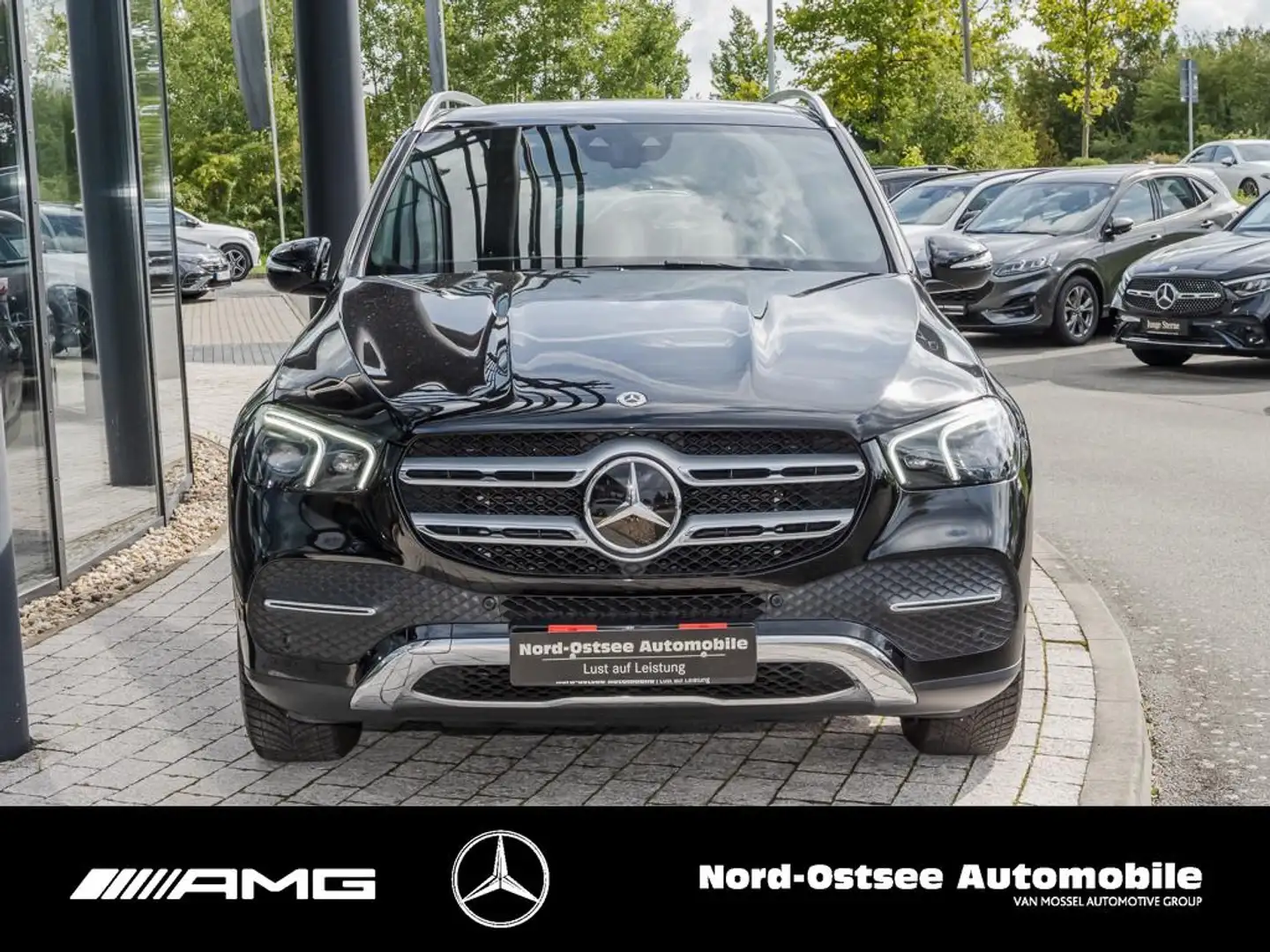 Mercedes-Benz GLE 300 d 4M PANO AHK MULTIBEAM DISTR. MBUX NAVI Schwarz - 2