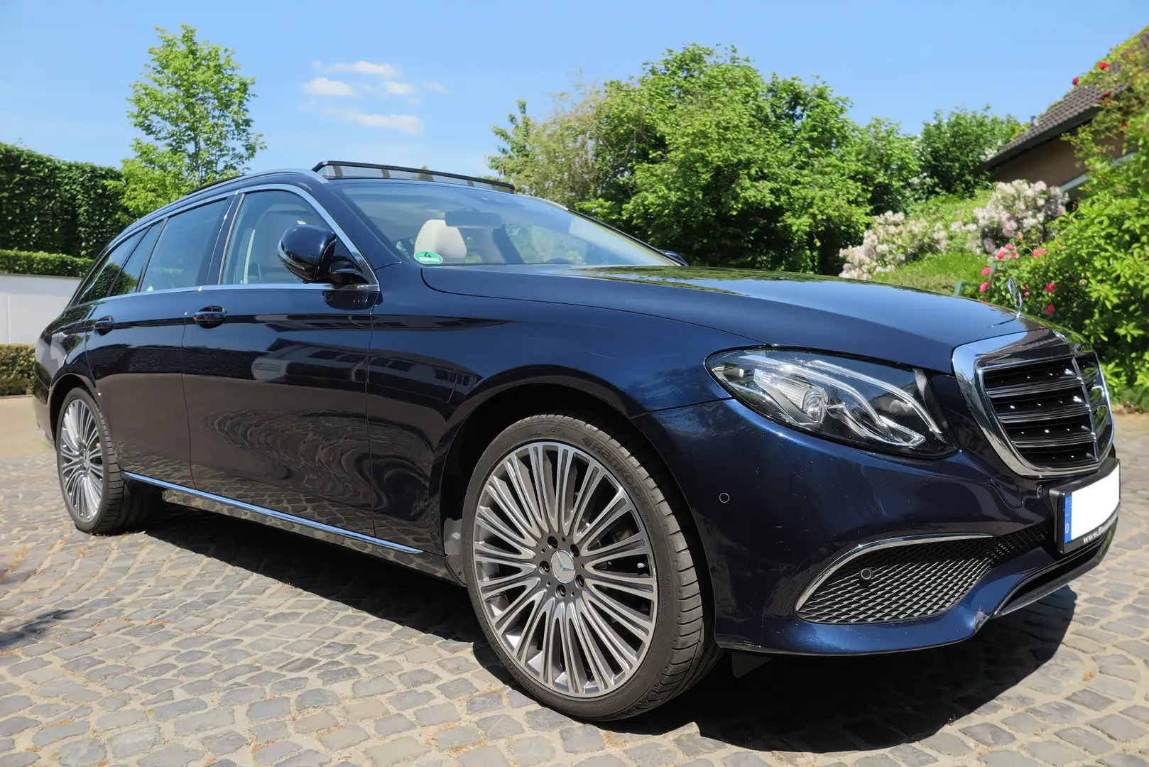 Mercedes-Benz E 220 d T 9G-TRO. Exclusive AHK Pano Ambiente 20 Z. Voll Azul - 2