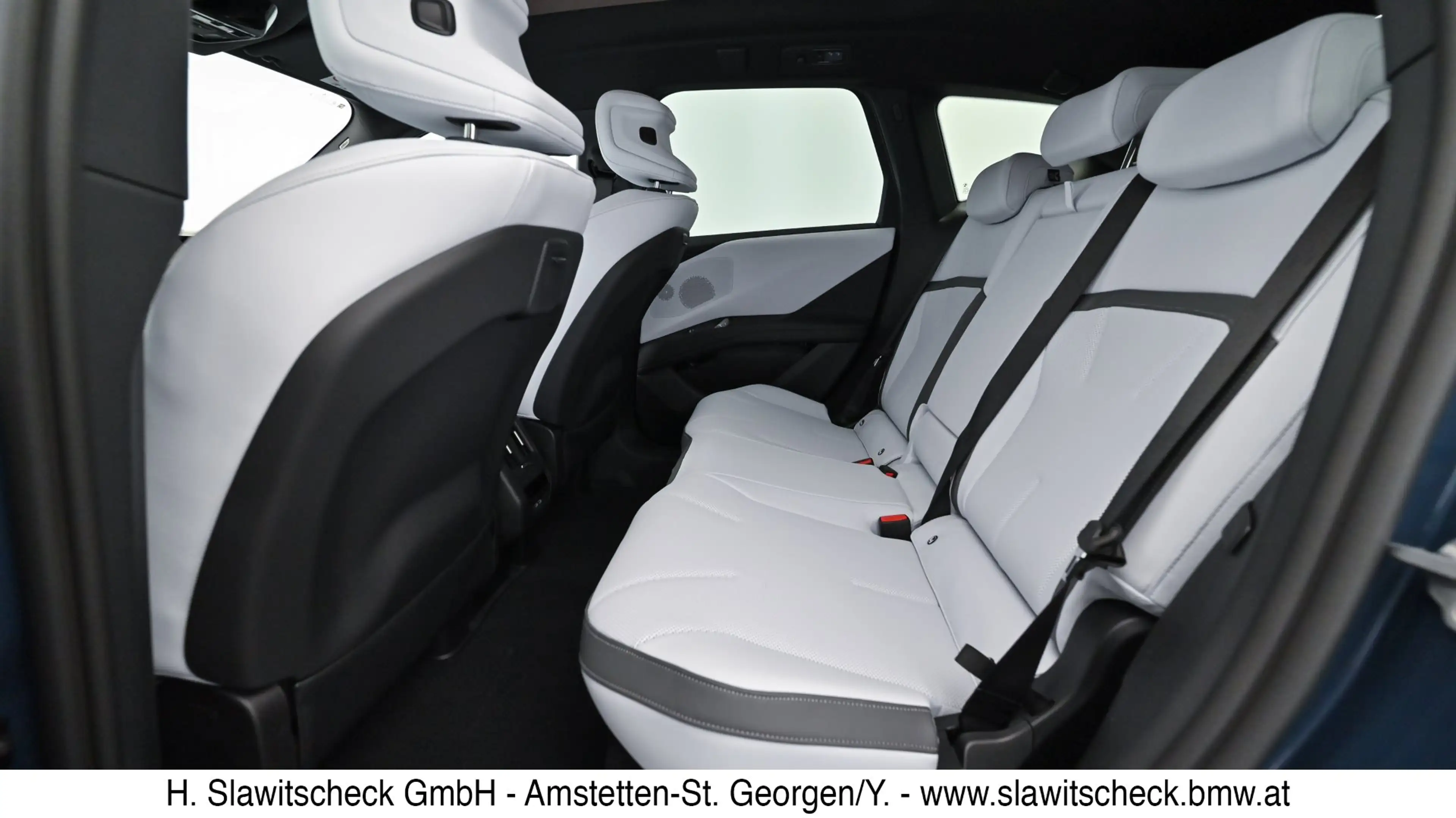 BMW iX3 xDrive50 NA5 — photo 12
