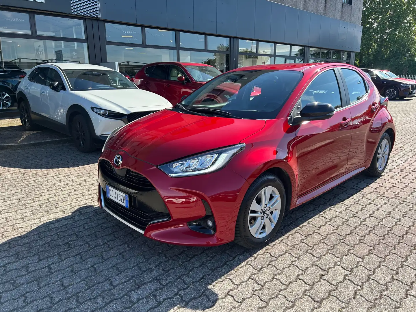 Mazda 2 2 1.5 vvt full hybrid  Agile Comfort Pack e-cvt Červená - 2