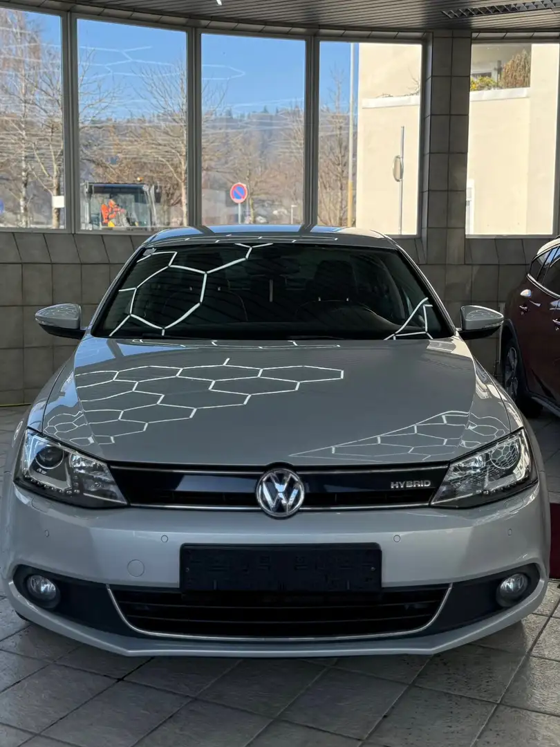 Volkswagen Jetta Highline Hybrid Grau - 2