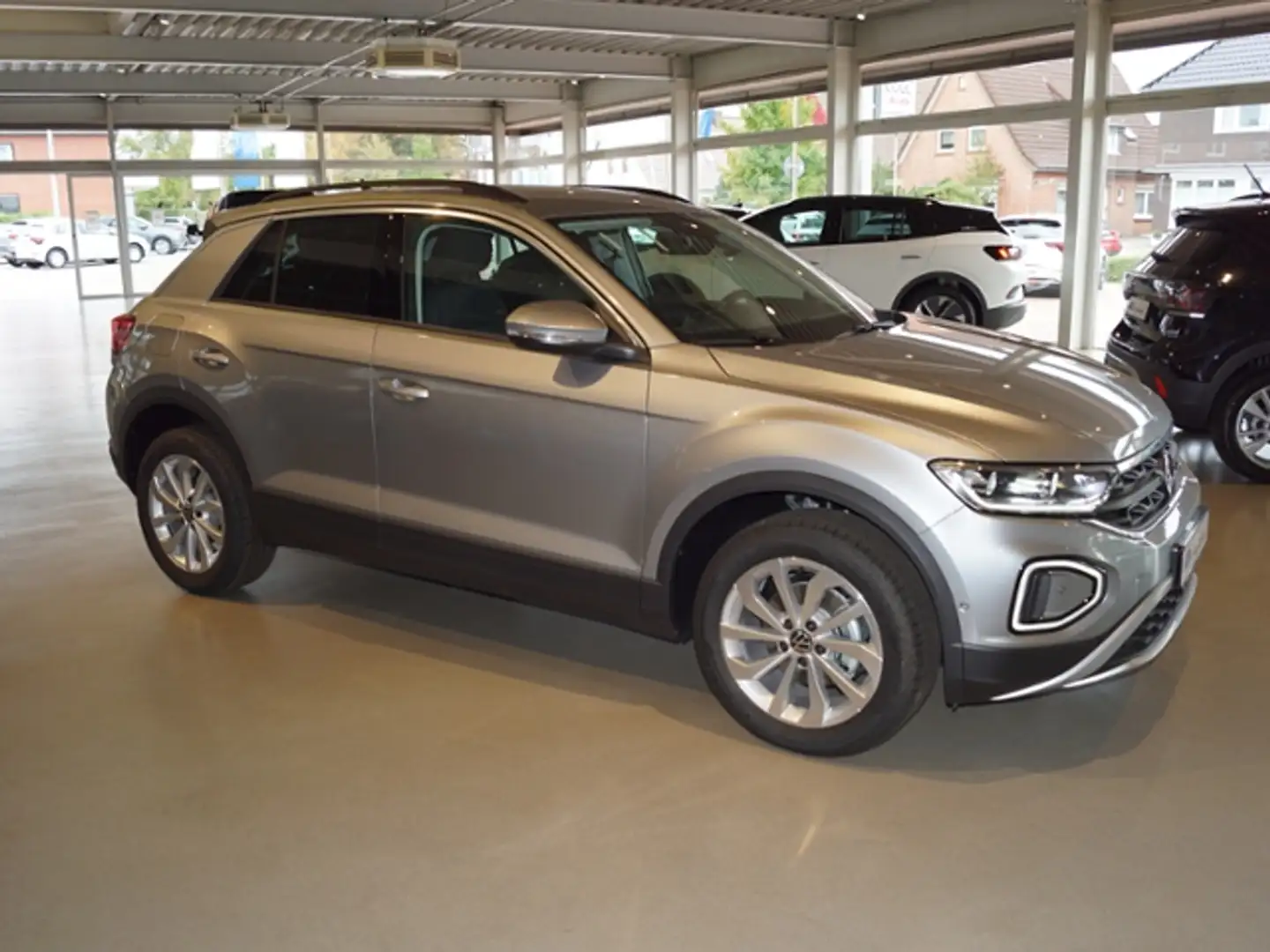 Volkswagen T-Roc 1.0 TSI Life *Kamera*SIH*EPH*AppConn*Multil*ACC* Zilver - 2
