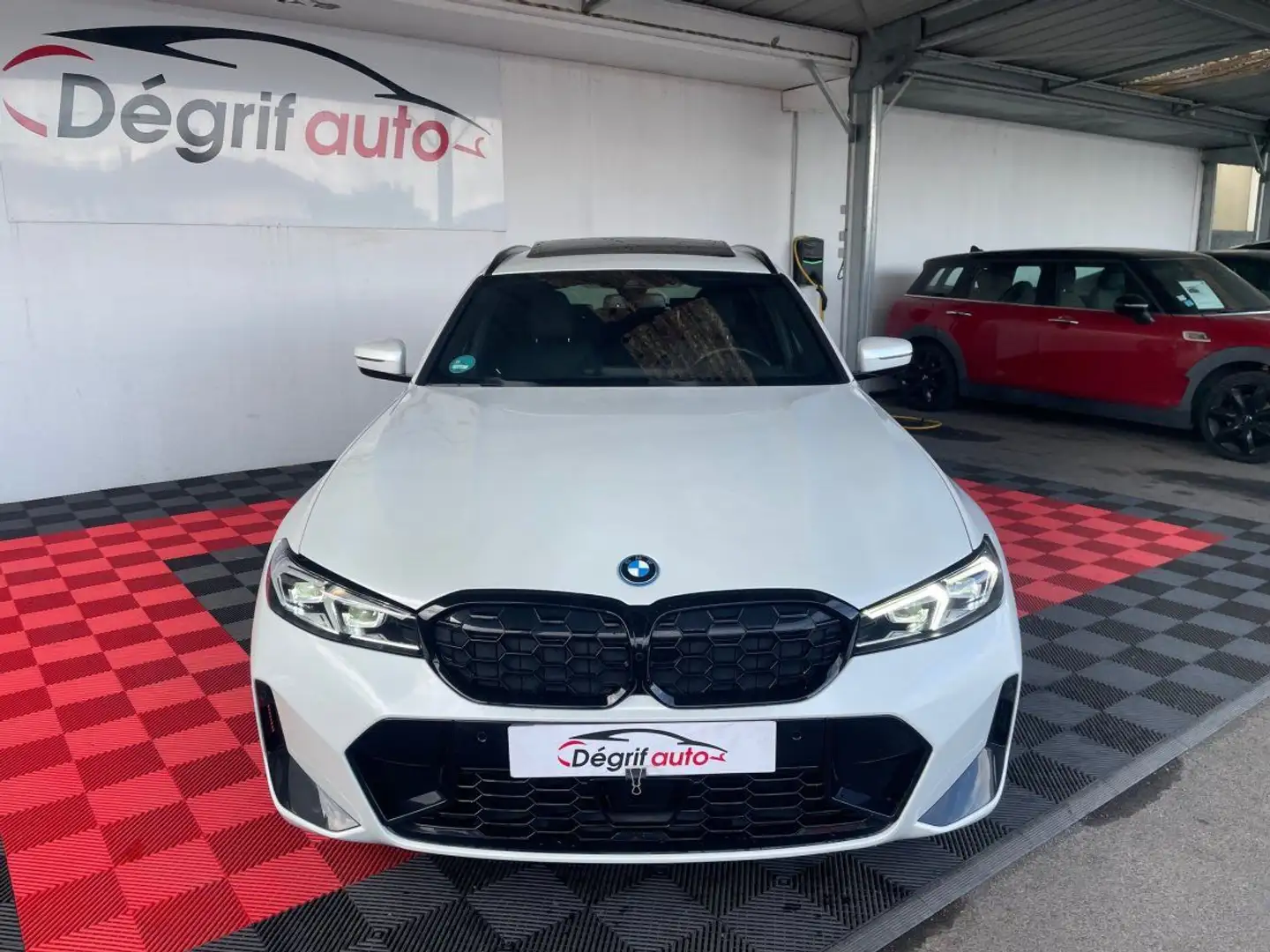 BMW 320 SERIE TOURING G21 Touring 320e xDrive 204 ch BVA8 M Sport Blanc - 2
