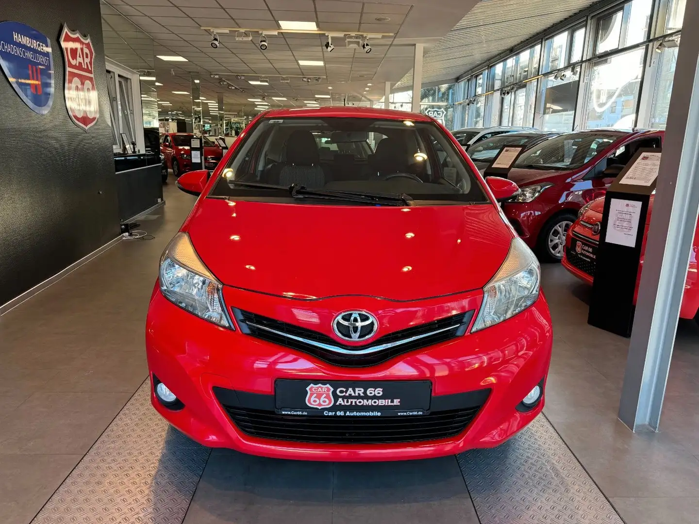 Toyota Yaris Life/SEHR SAUBER. Rouge - 2