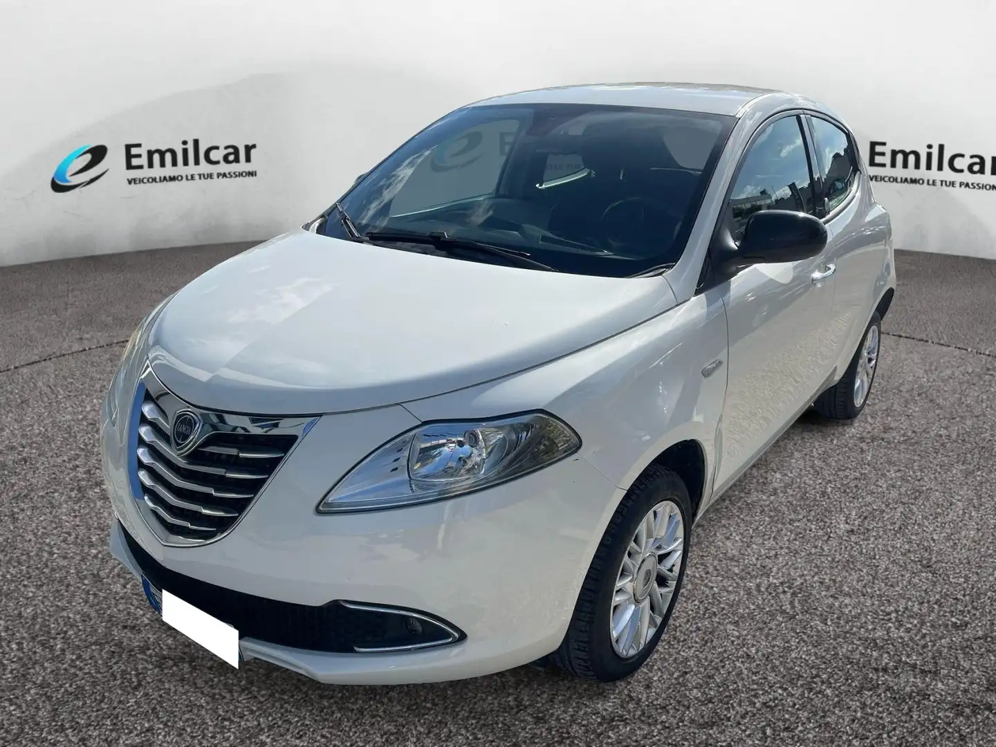 Lancia Ypsilon 0.9 t.air Gold ecochic metano 80cv Weiß - 1