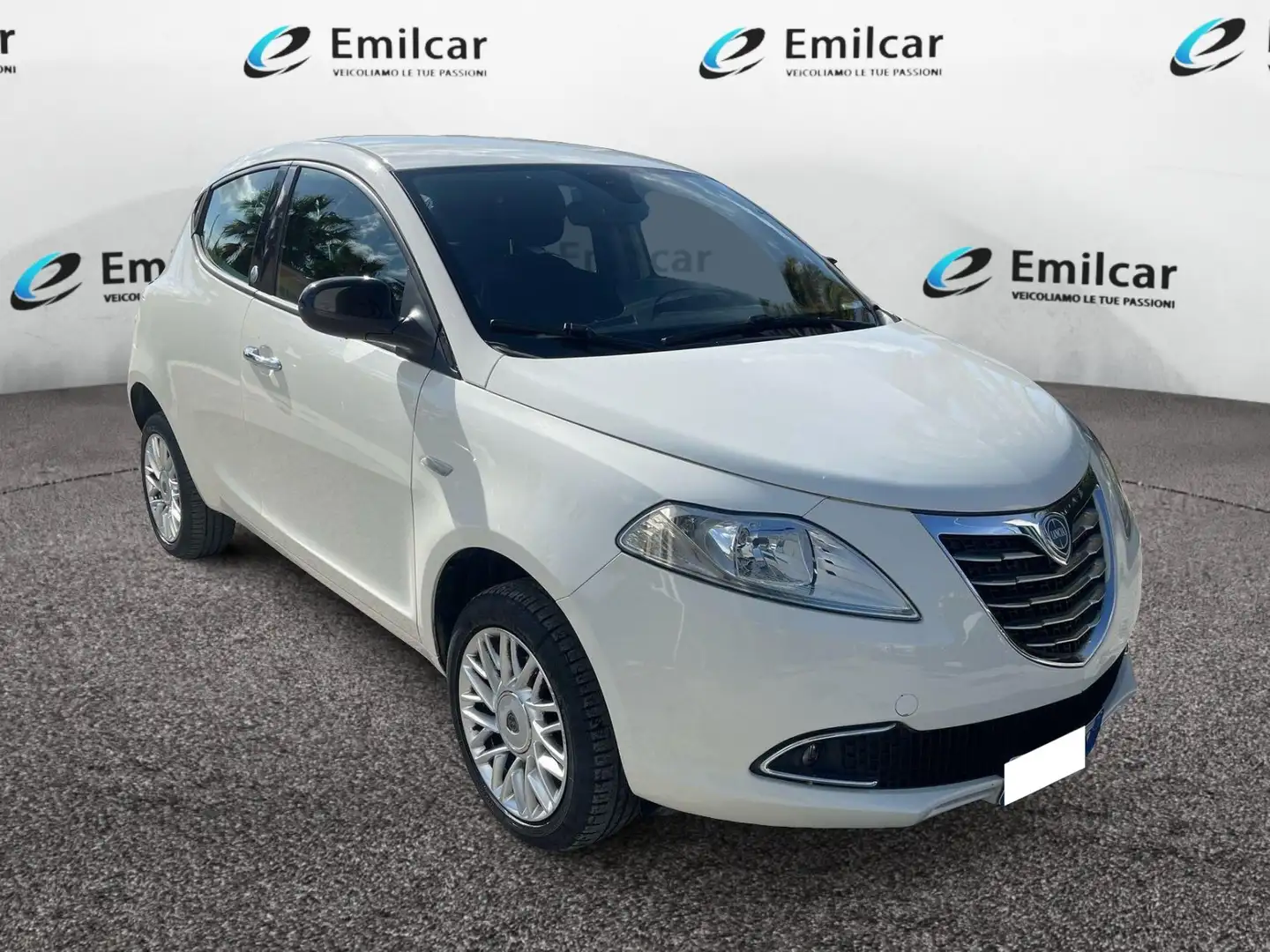 Lancia Ypsilon 0.9 t.air Gold ecochic metano 80cv Weiß - 2