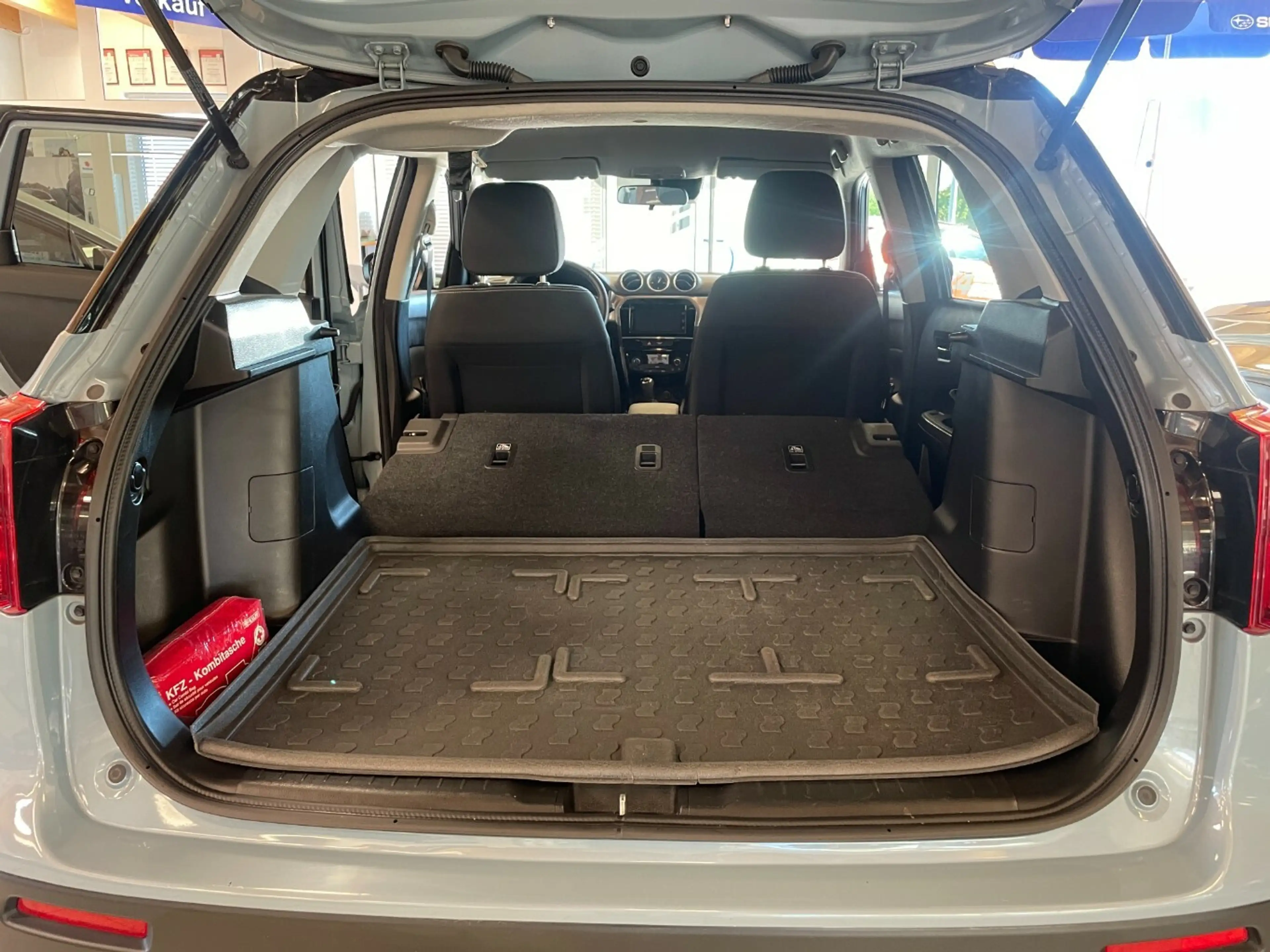 Suzuki Vitara 1.0 AWD*Comf.NAVI*AHZV*Standheizung — photo 12