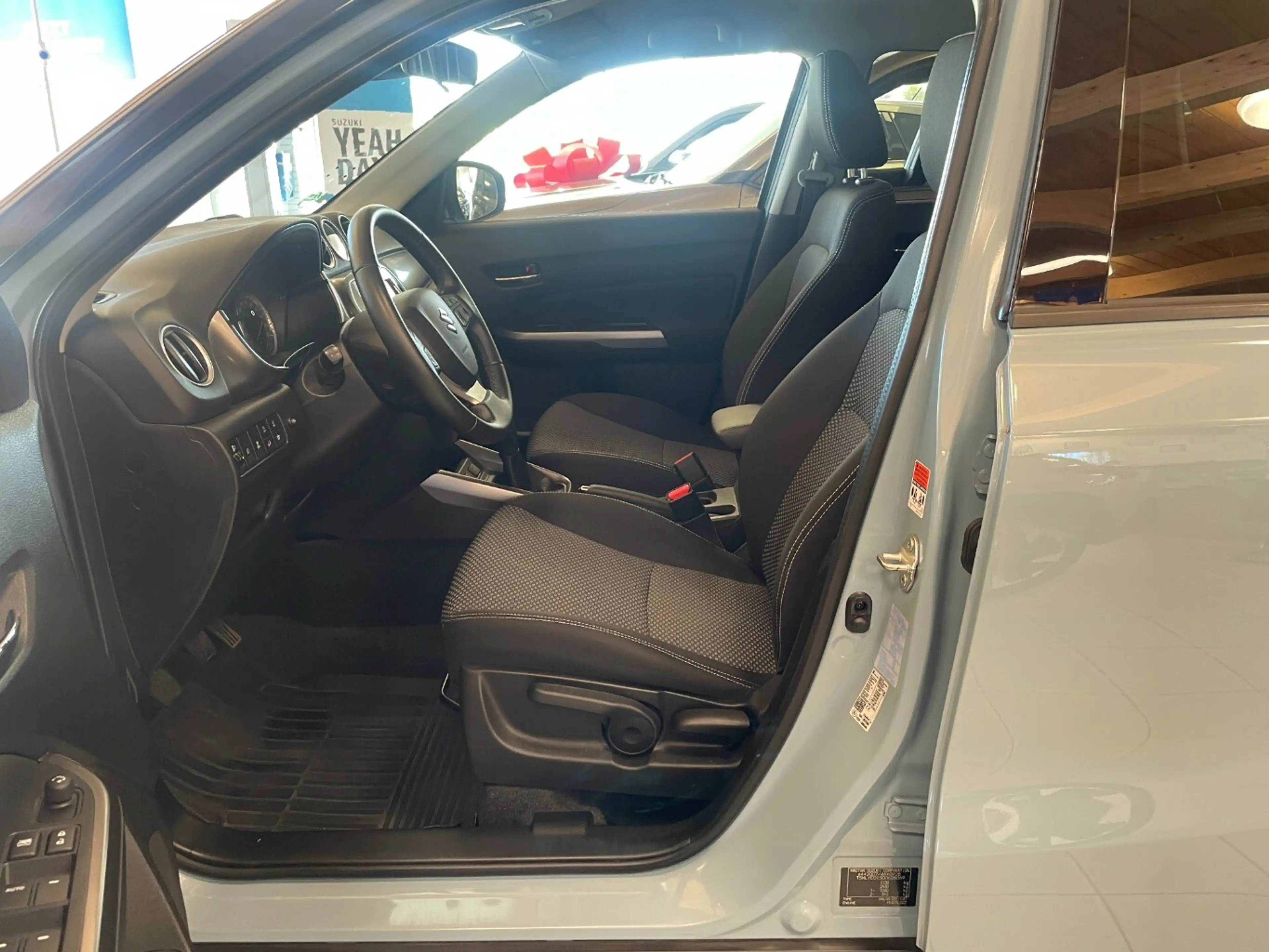 Suzuki Vitara 1.0 AWD*Comf.NAVI*AHZV*Standheizung — photo 9