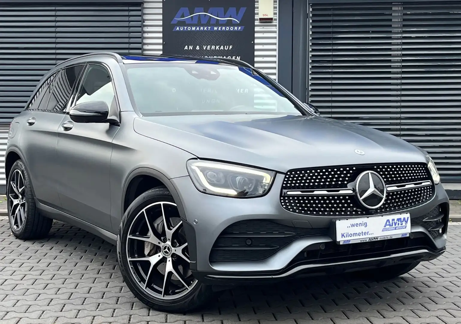 Mercedes-Benz GLC 300 AMG DESIGNO*NIGHTPAKET*AHK*PANO*STANDHEI Gris - 1