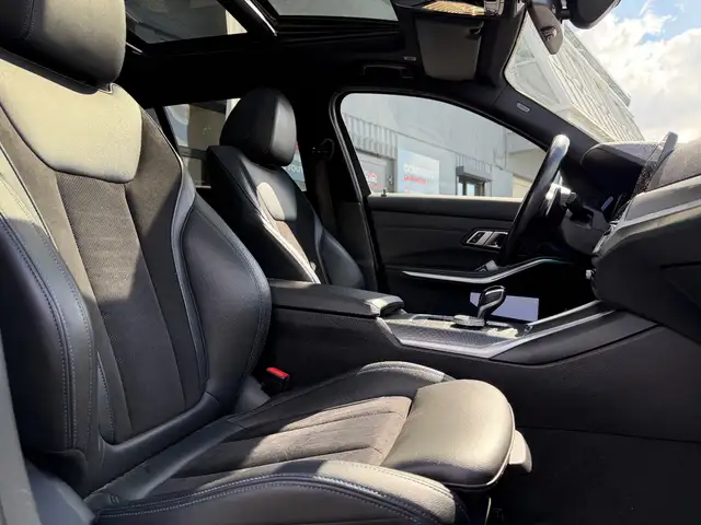 BMW 3 Series view 5