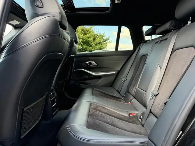 BMW 3 Series view 6