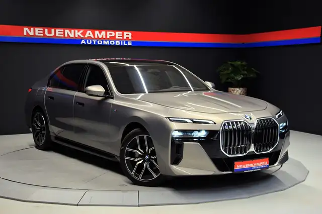 BMW 740 d xDrive M Sport Sky-Lounge AHK Standheizung