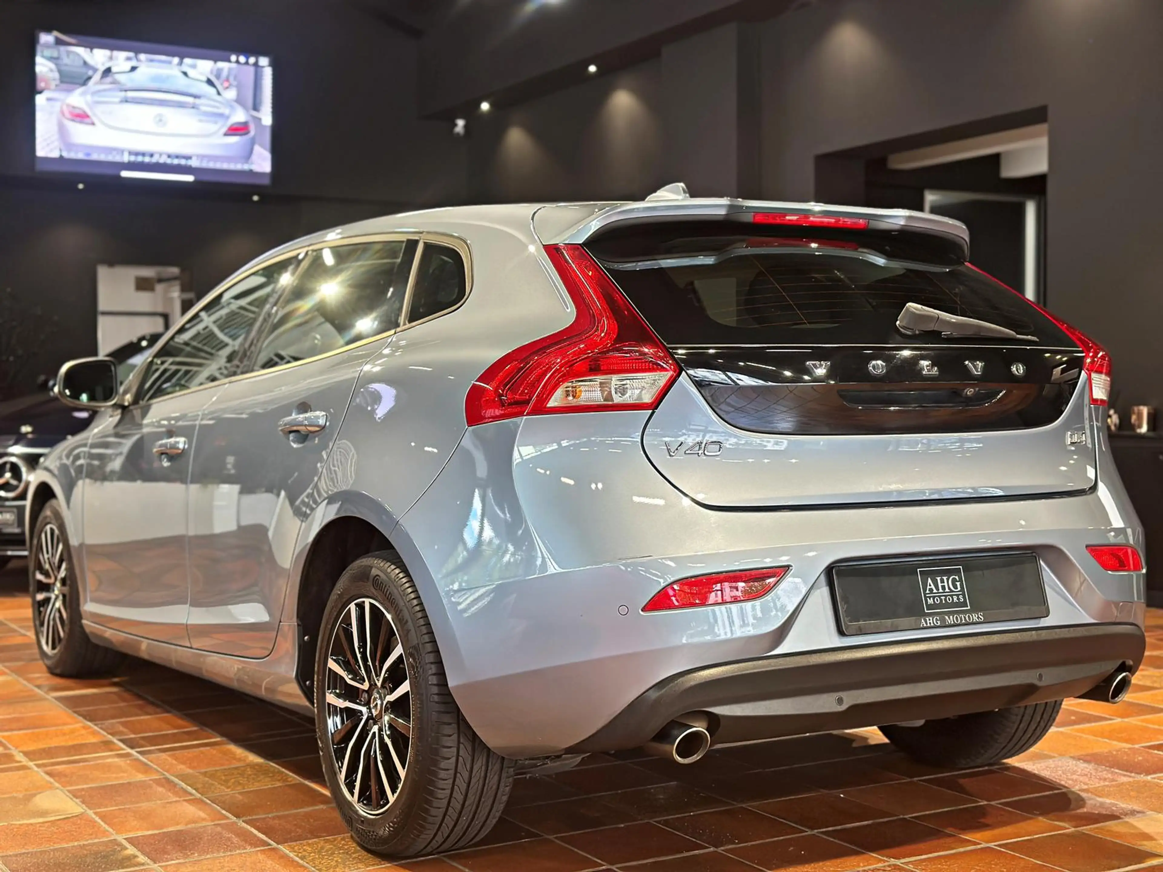 Volvo V40 D4 MOMENTUM VOLL-LED KAMERA WINTER-PAKET-PRO AMBIE — photo 3