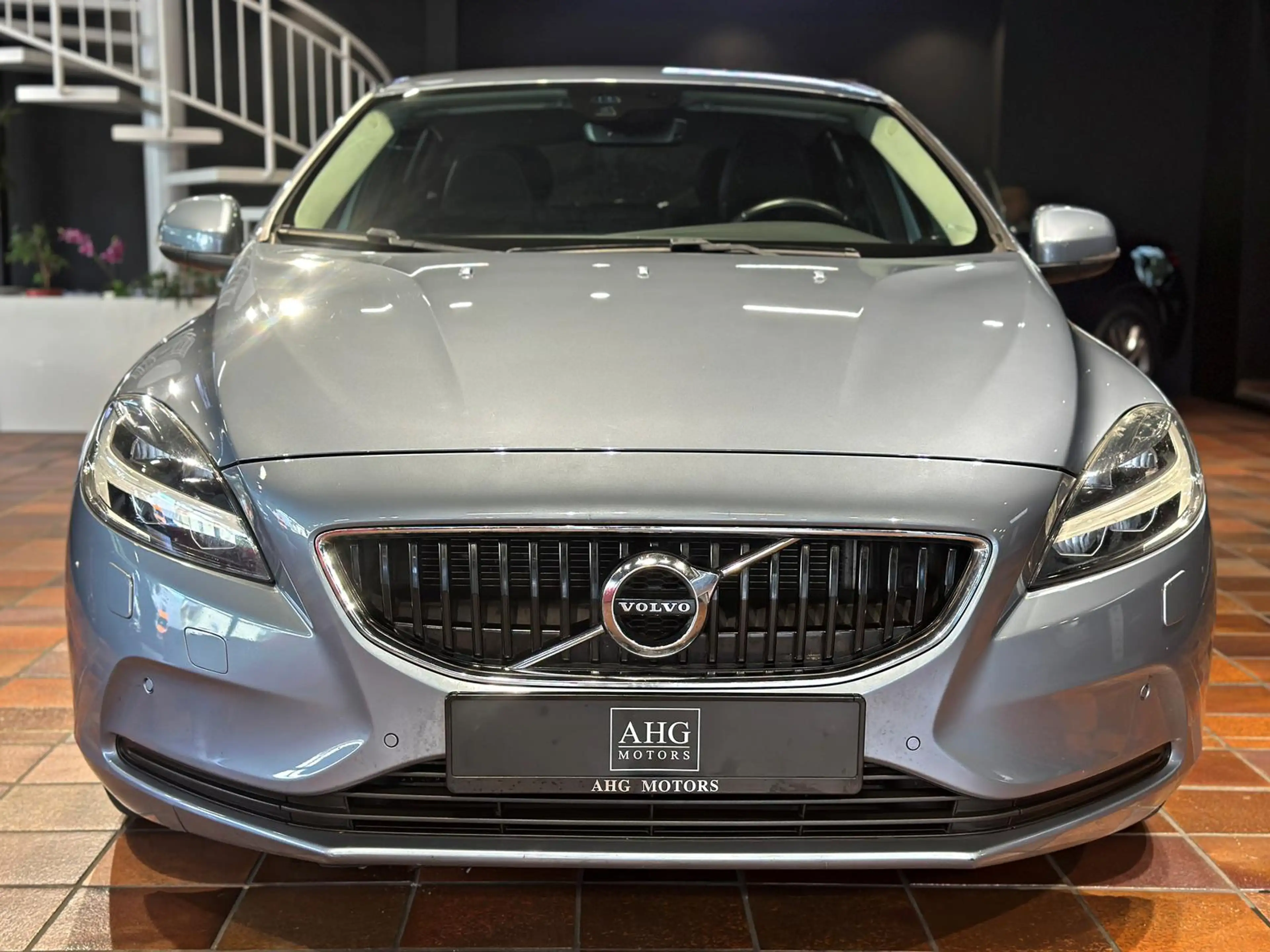 Volvo V40 D4 MOMENTUM VOLL-LED KAMERA WINTER-PAKET-PRO AMBIE — photo 11