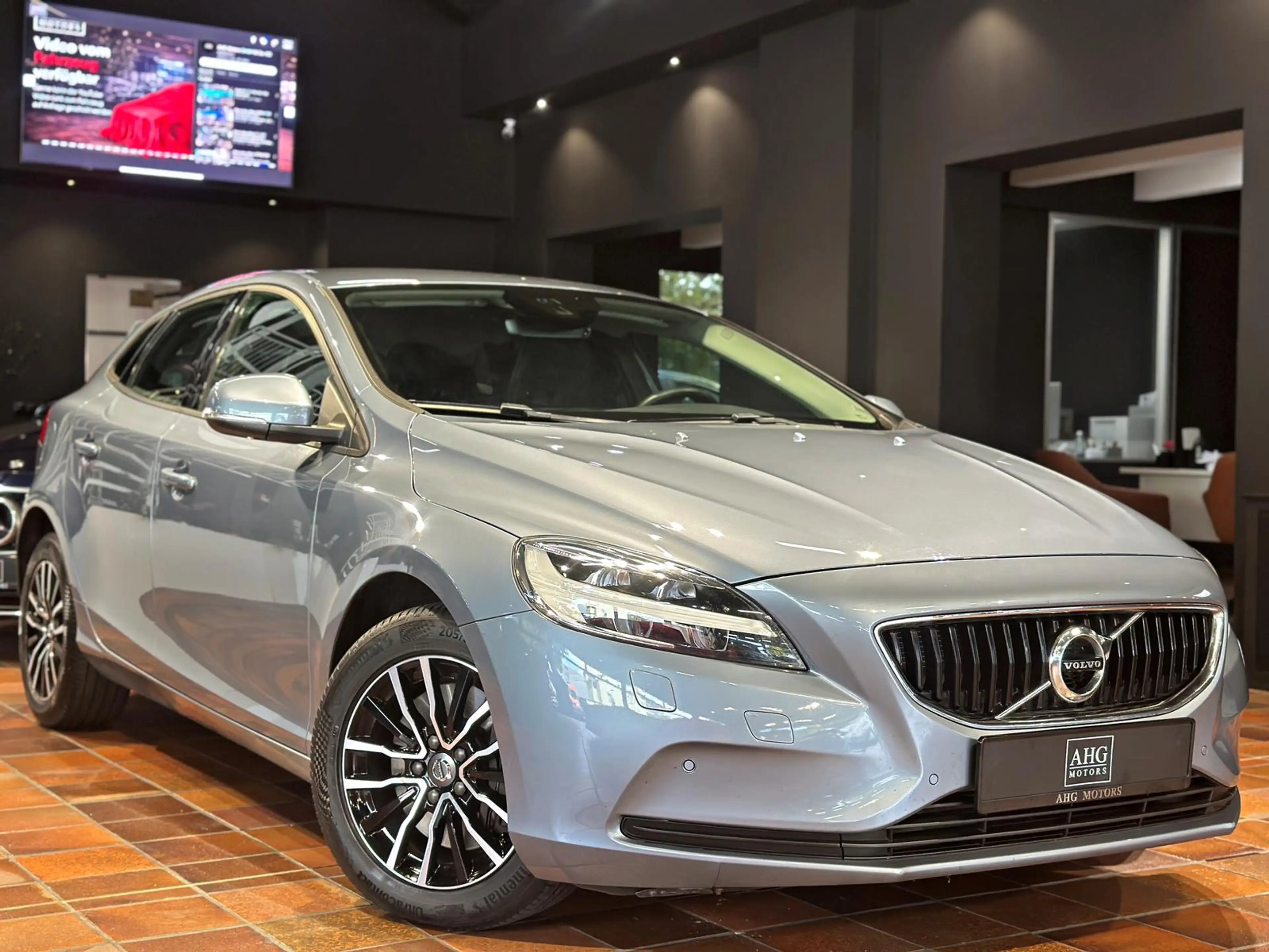 Volvo V40 D4 MOMENTUM VOLL-LED KAMERA WINTER-PAKET-PRO AMBIE — photo 10