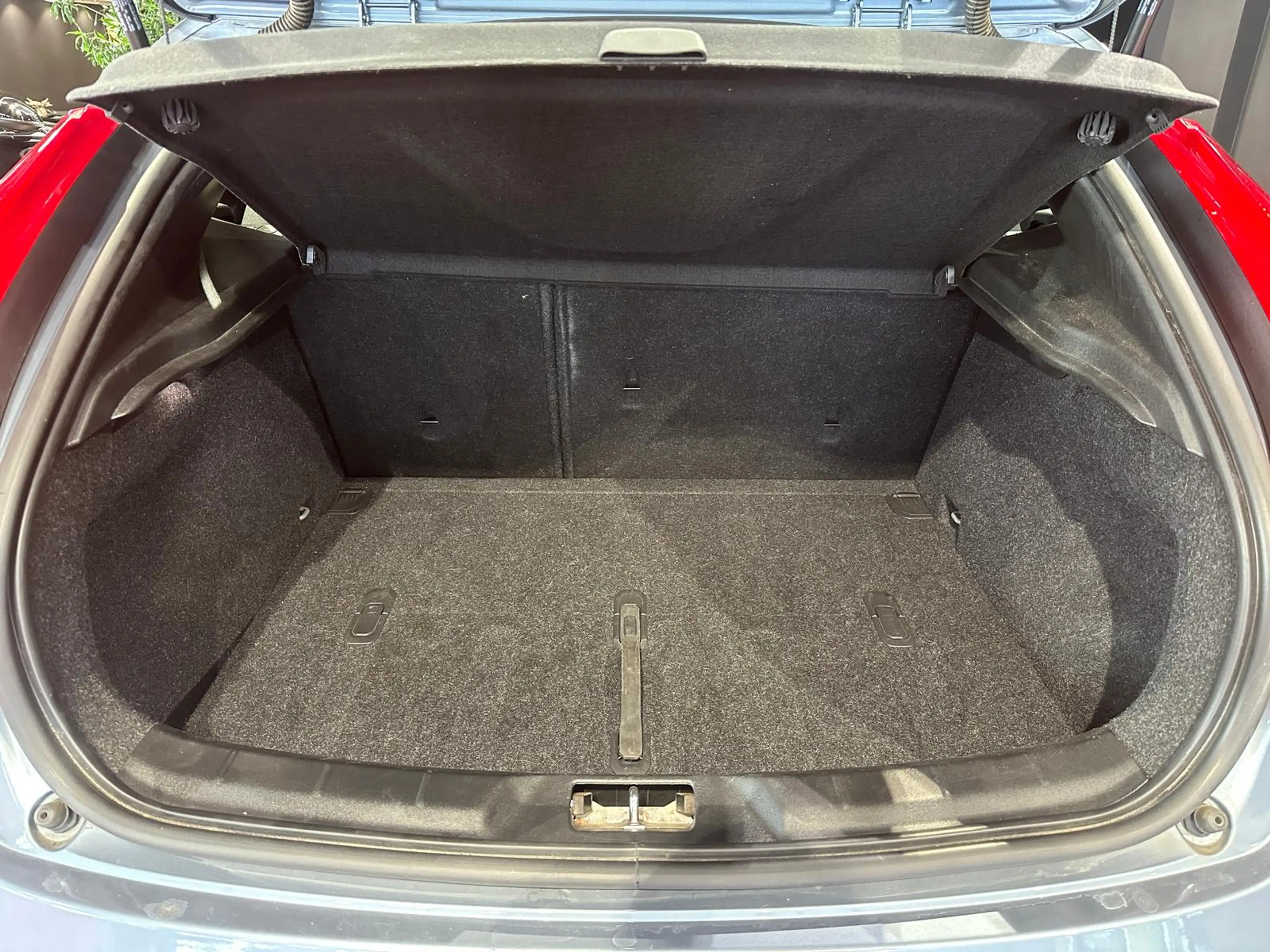 Volvo V40 D4 MOMENTUM VOLL-LED KAMERA WINTER-PAKET-PRO AMBIE — photo 6