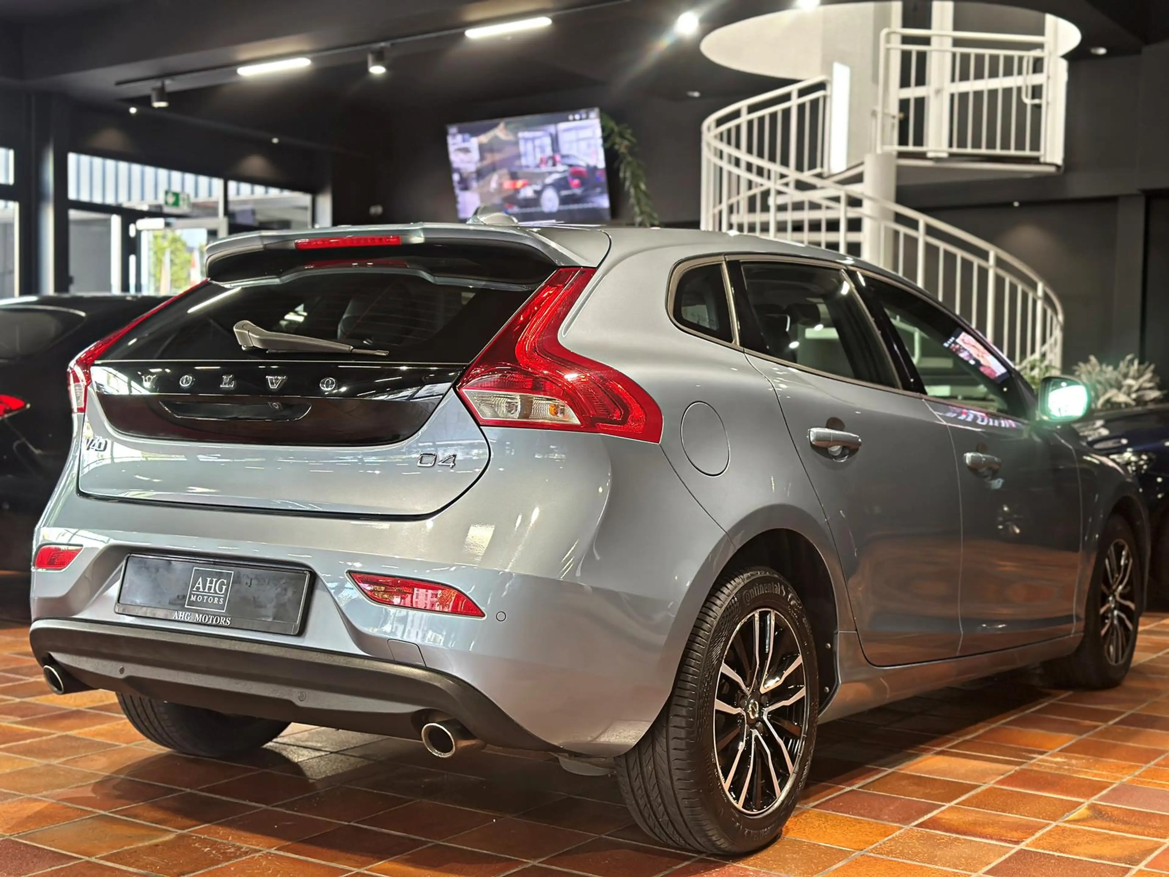 Volvo V40 D4 MOMENTUM VOLL-LED KAMERA WINTER-PAKET-PRO AMBIE — photo 8