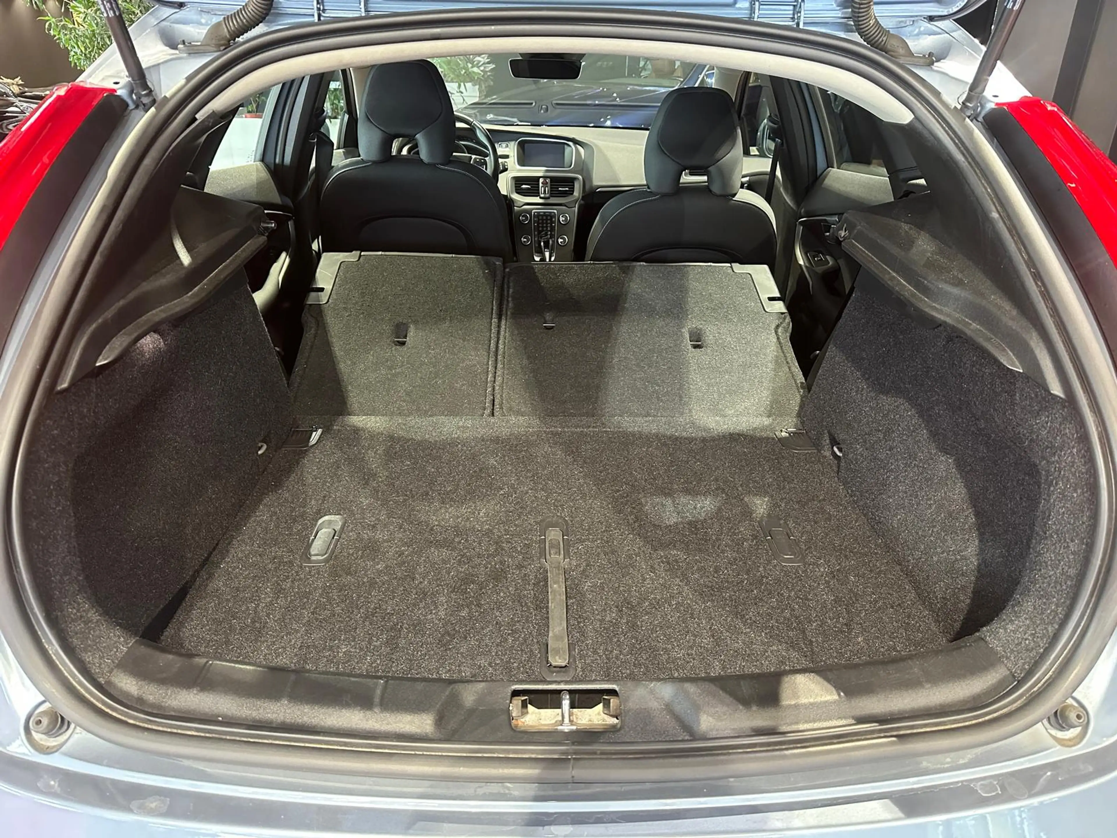 Volvo V40 D4 MOMENTUM VOLL-LED KAMERA WINTER-PAKET-PRO AMBIE — photo 7
