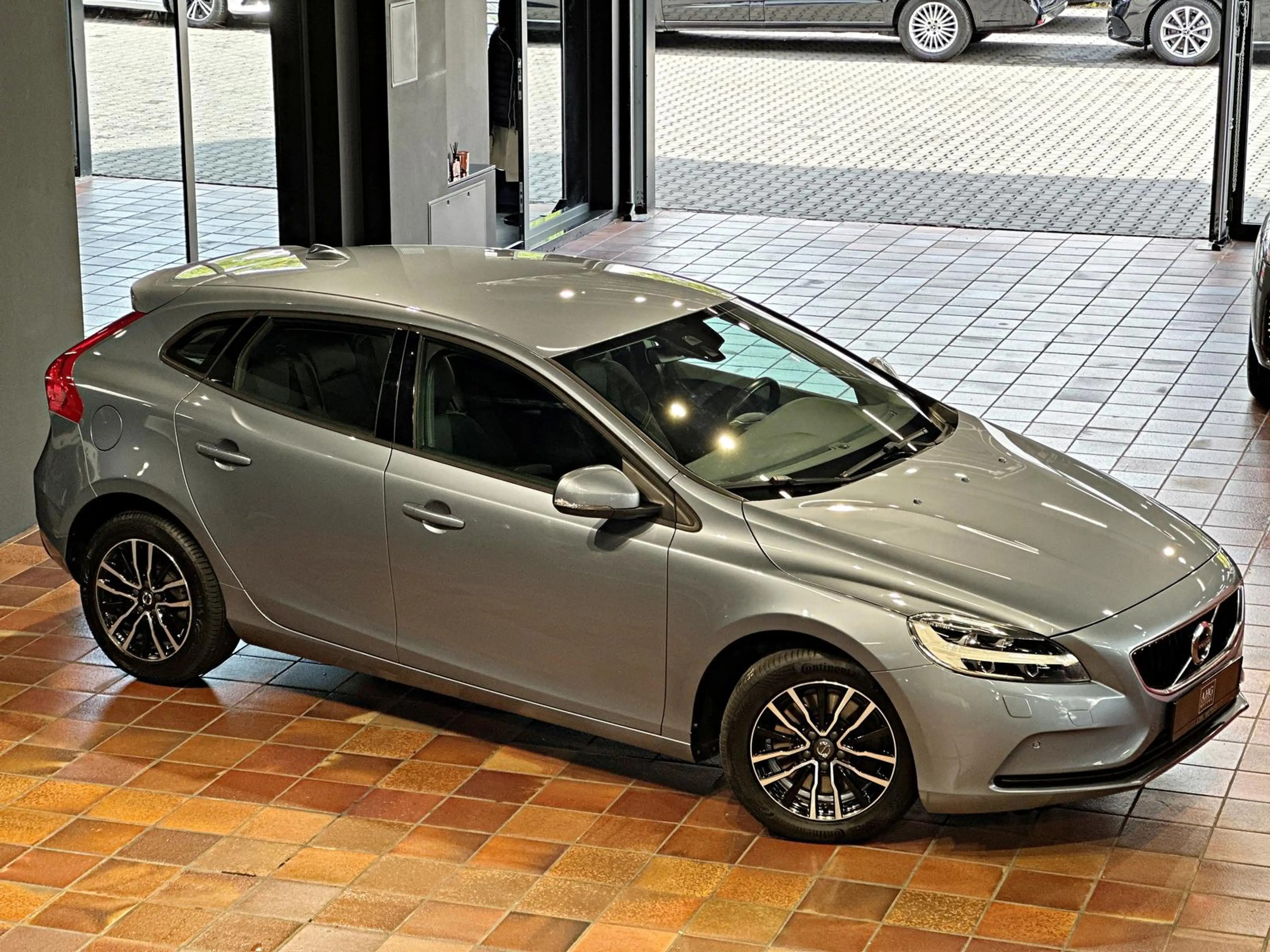 Volvo V40 D4 MOMENTUM VOLL-LED KAMERA WINTER-PAKET-PRO AMBIE — photo 12