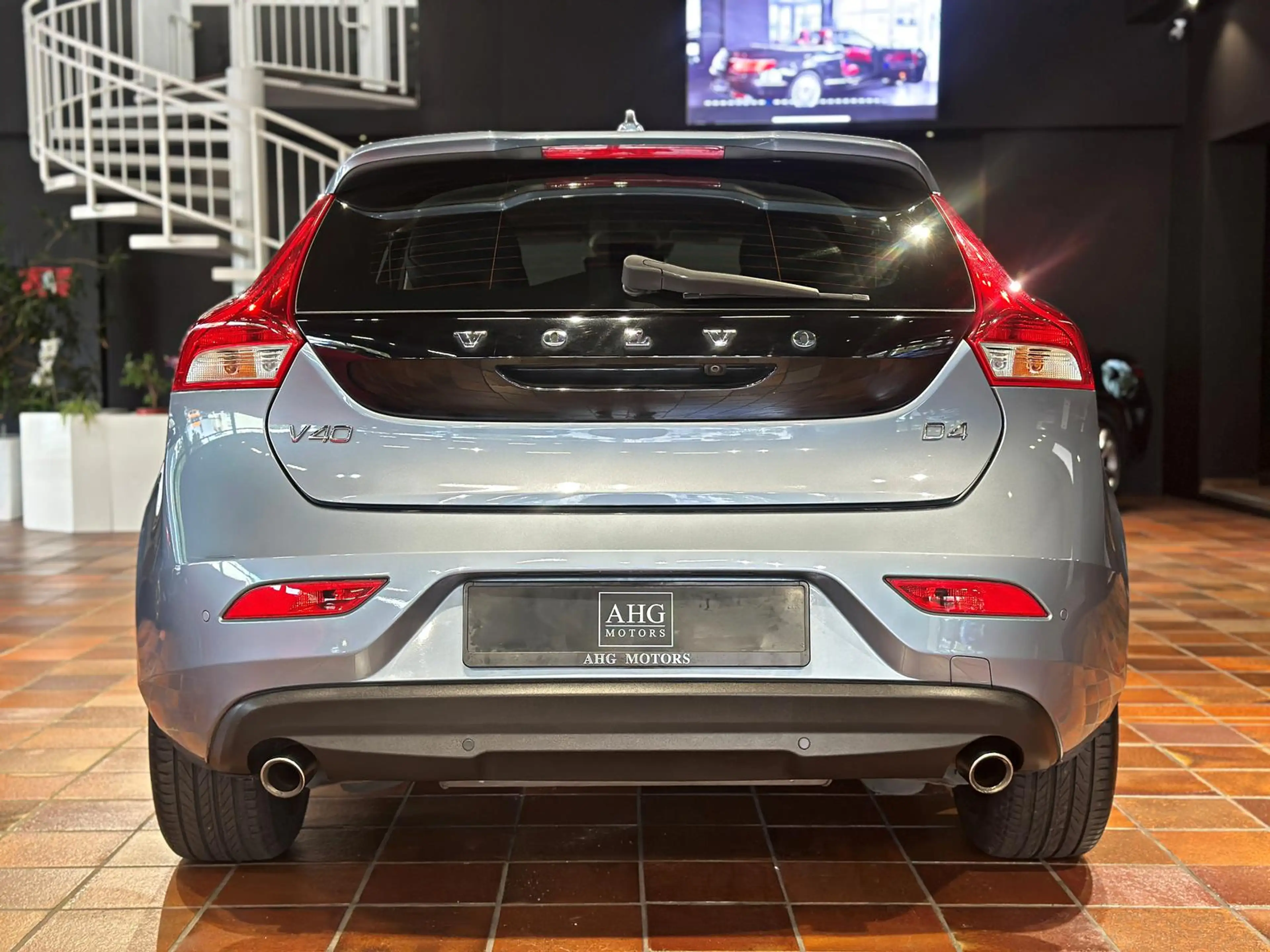 Volvo V40 D4 MOMENTUM VOLL-LED KAMERA WINTER-PAKET-PRO AMBIE — photo 4
