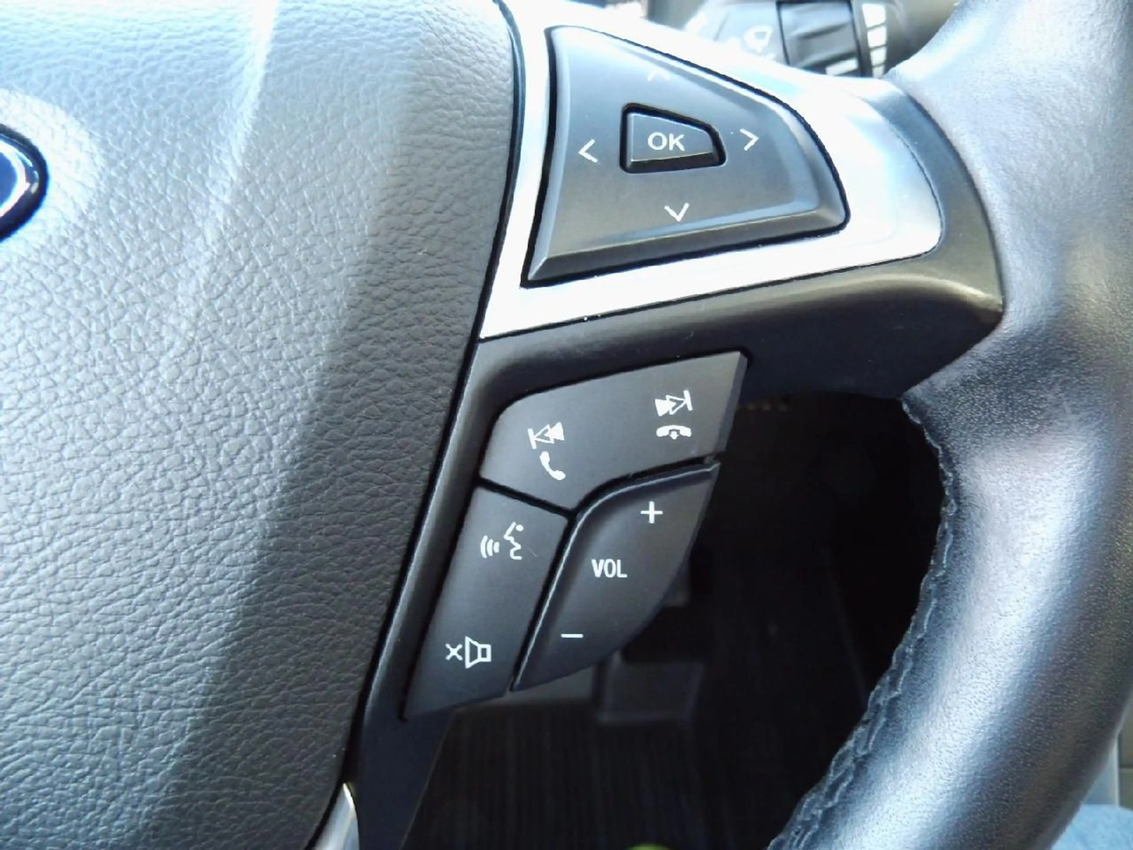 Ford Edge Titanium 4x4 — photo 9