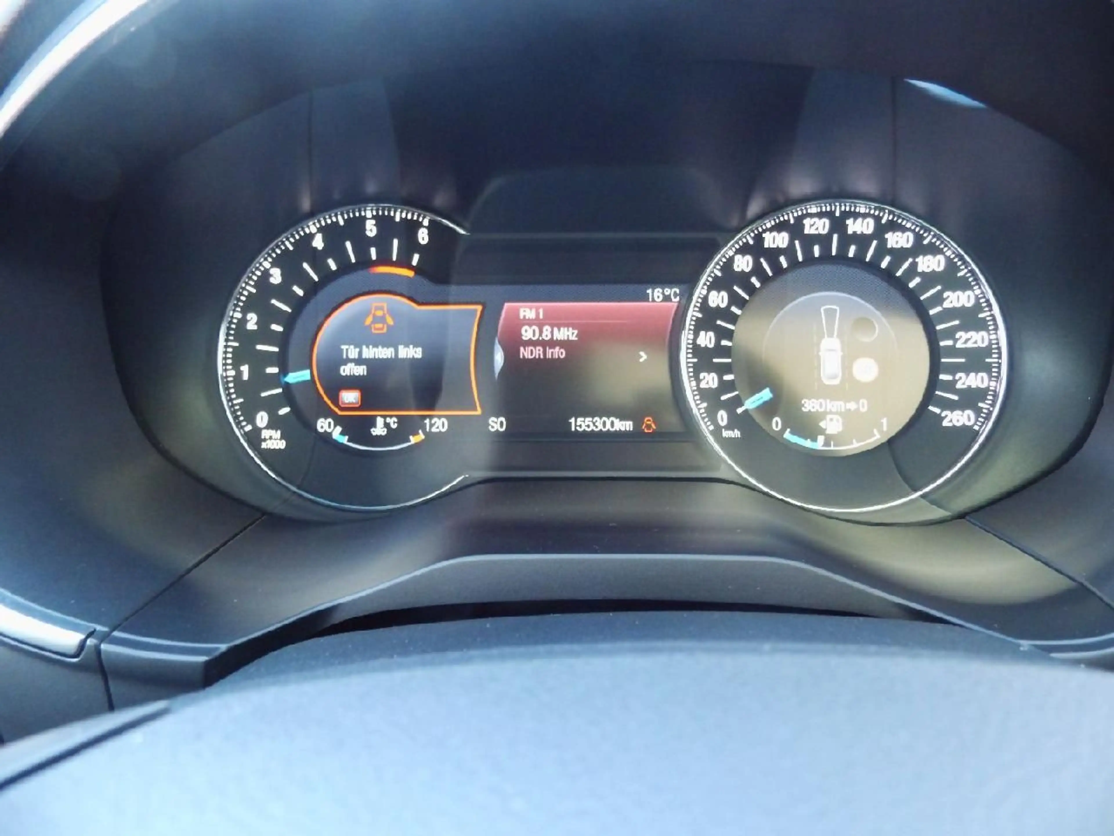 Ford Edge Titanium 4x4 — photo 12