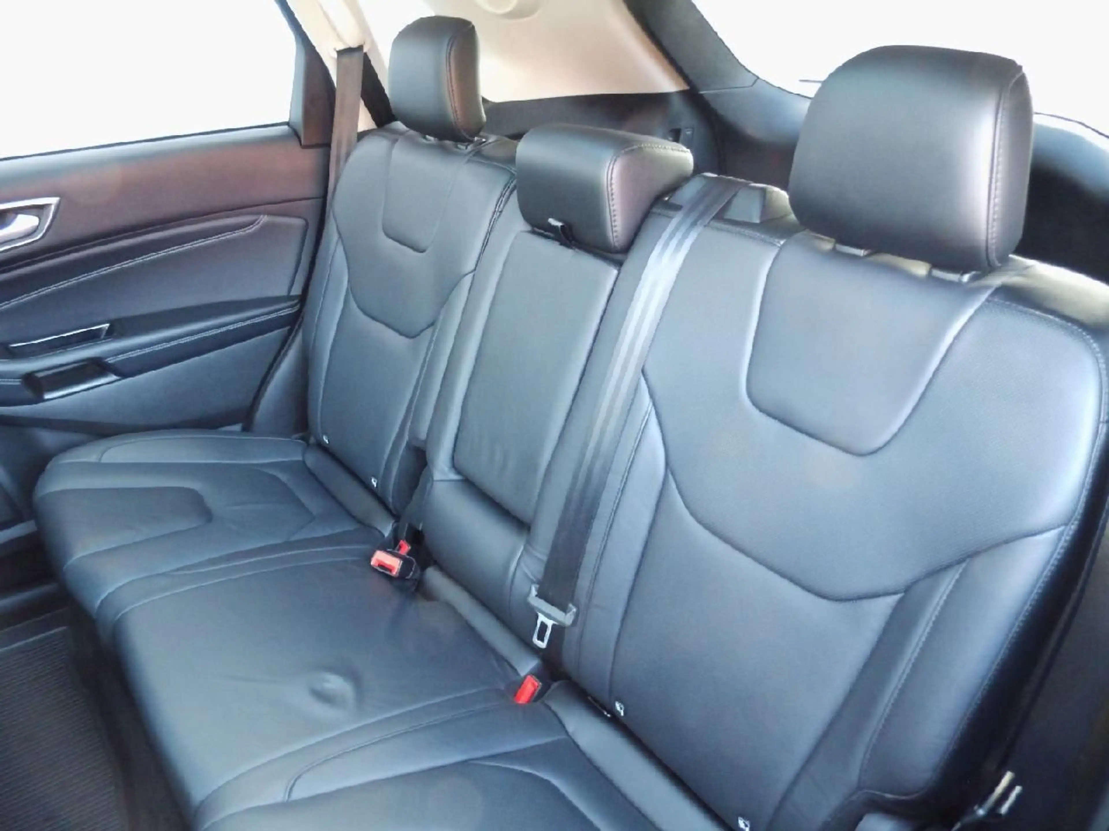 Ford Edge Titanium 4x4 — photo 13