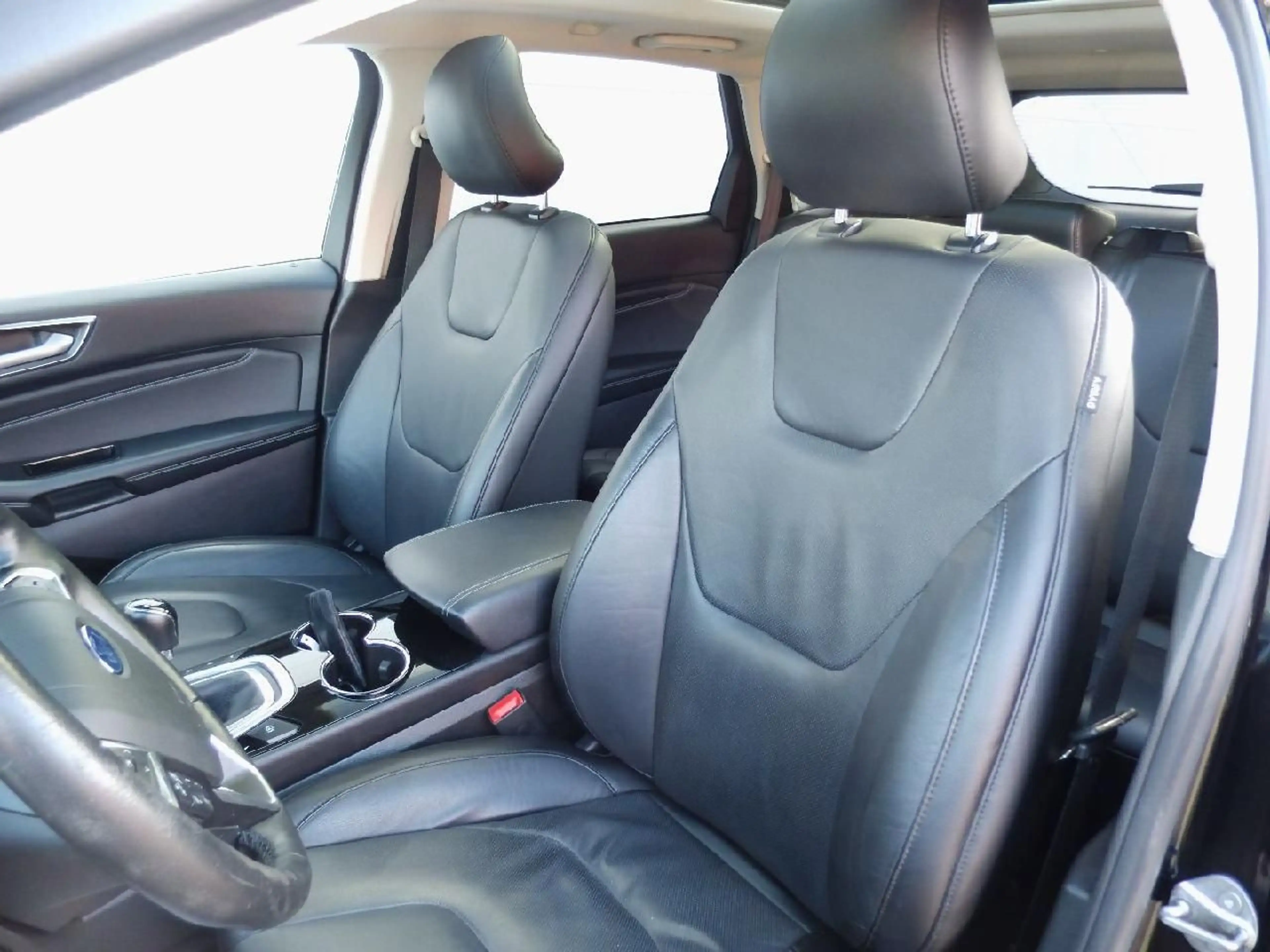 Ford Edge Titanium 4x4 — photo 6