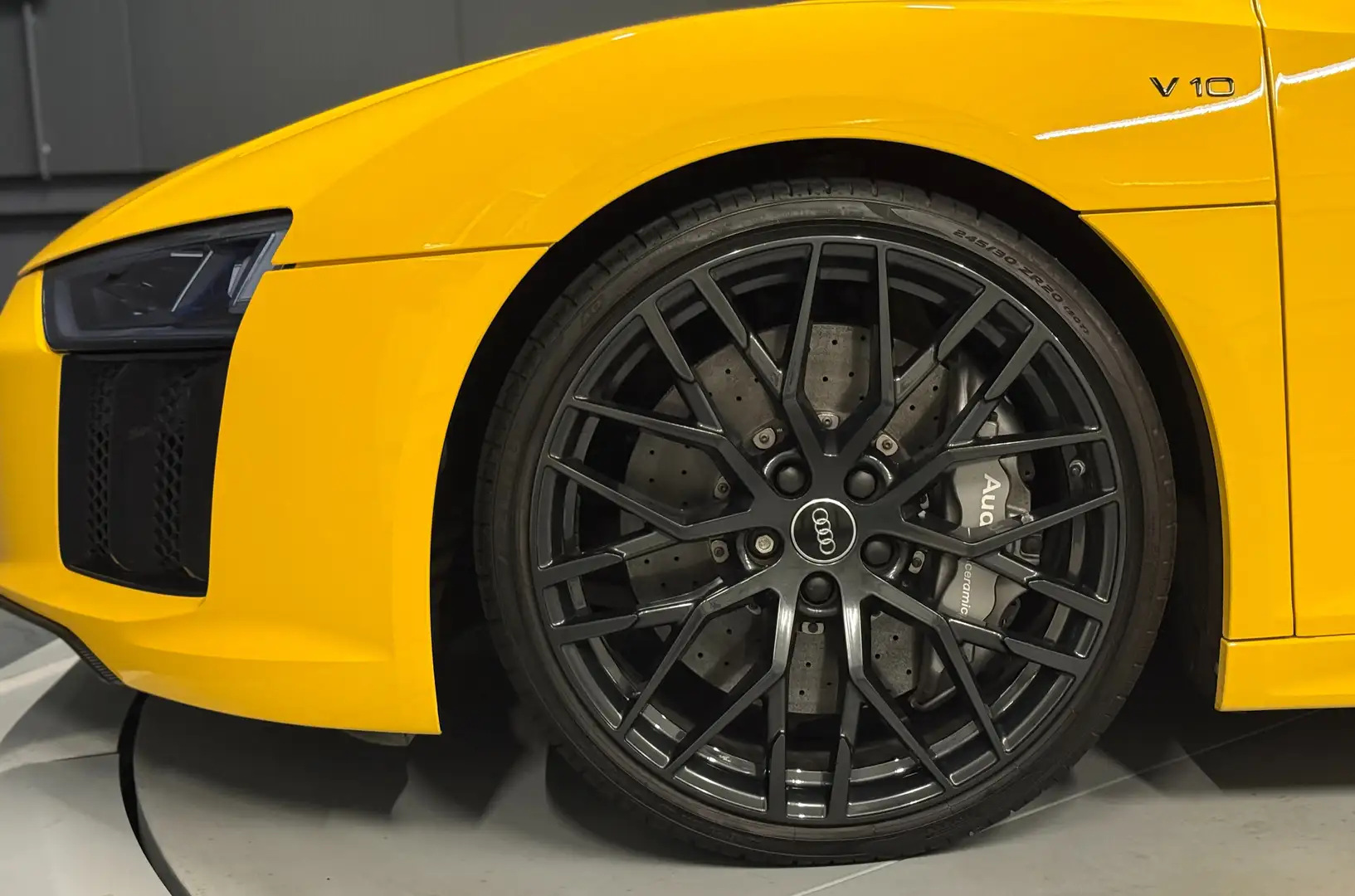 Audi R8 Coupé V10 quattro plus*20Zoll*CARBON*LASER*B&O* Gelb - 2