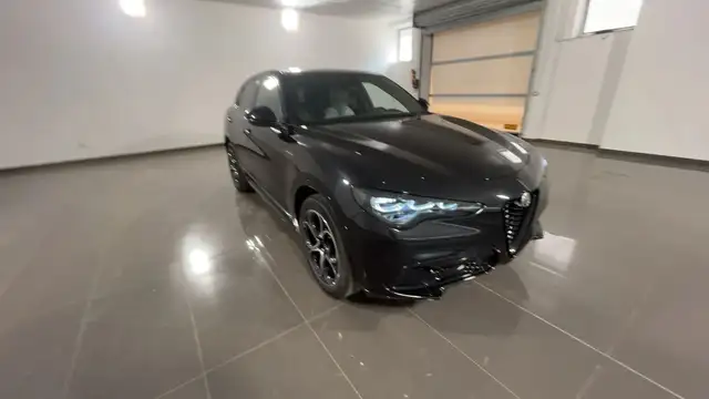 Alfa Romeo Stelvio view 3