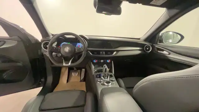 Alfa Romeo Stelvio view 11
