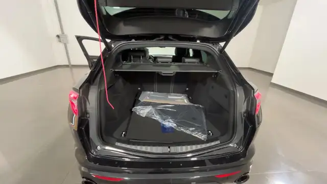 Alfa Romeo Stelvio view 19