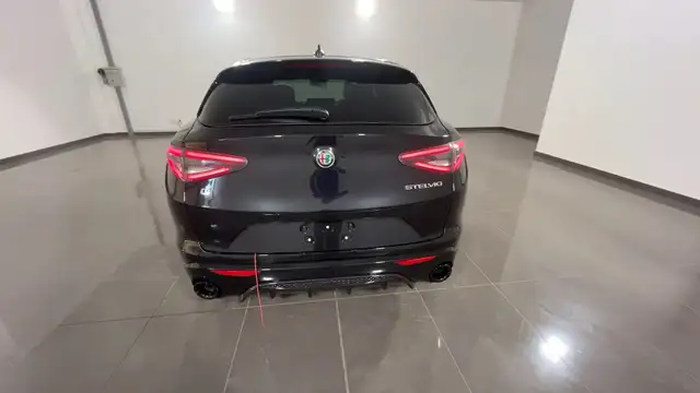 Alfa Romeo Stelvio view 5