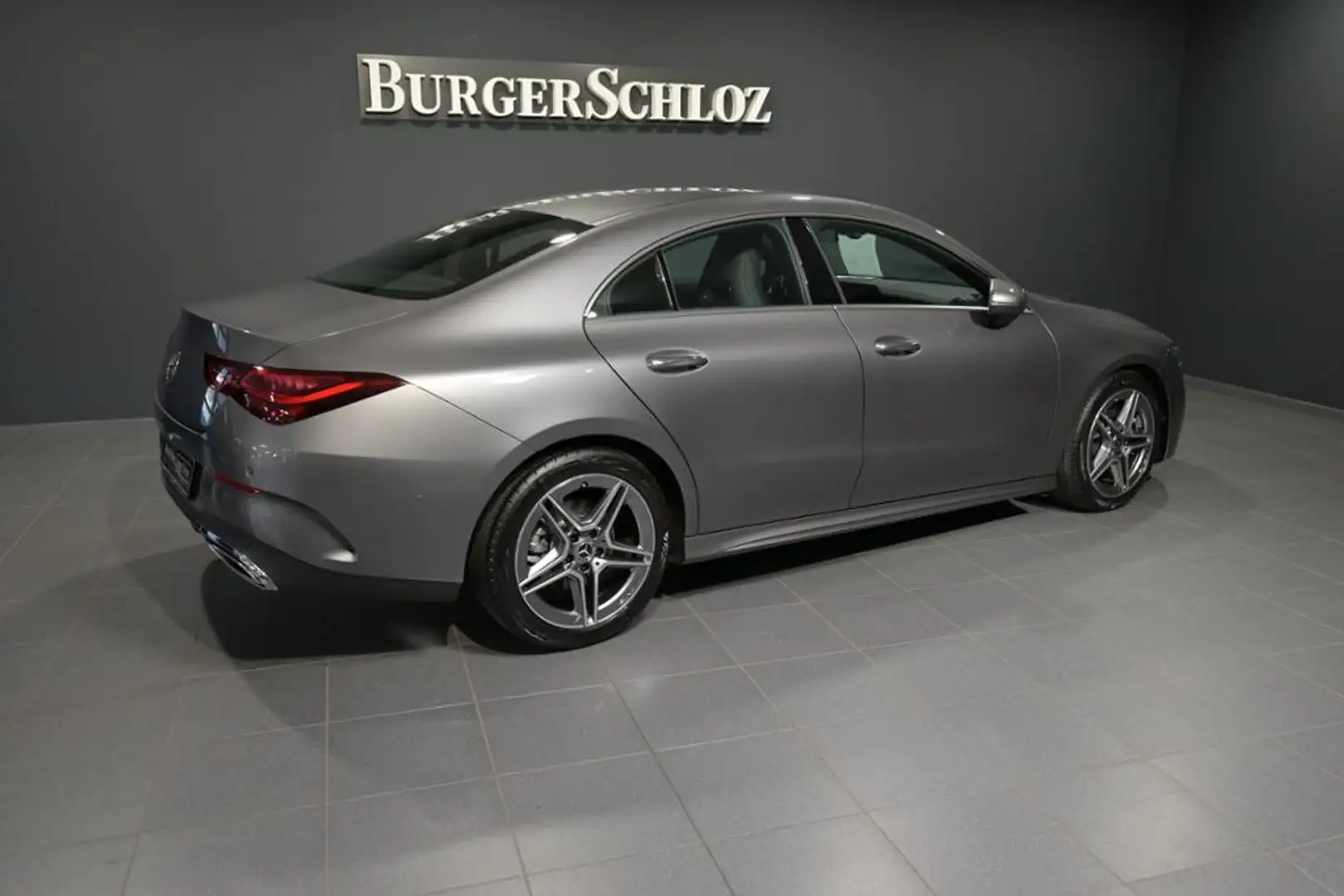 Mercedes-Benz CLA 200 Coupé AMG/KAMERA/LED/KEYLESS/TOTW/SHZ Grau - 2