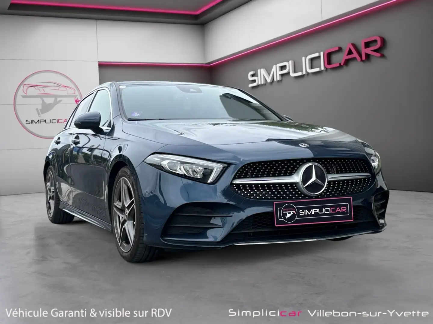 Mercedes-Benz AMG Line Bleu - 1