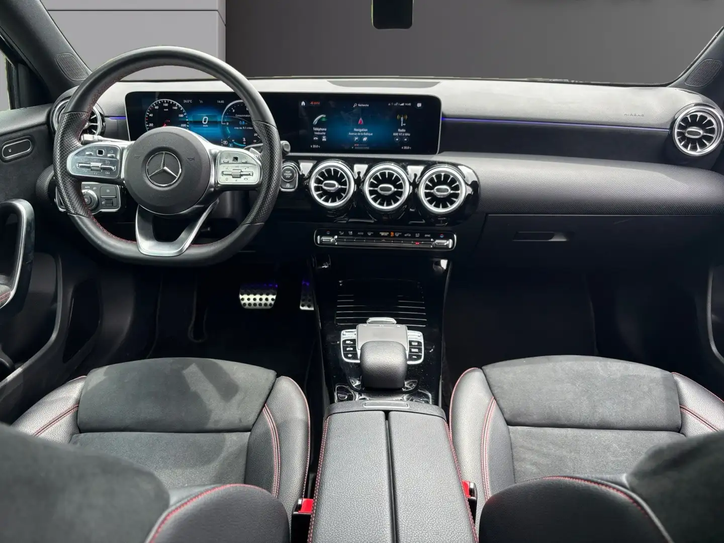 Mercedes-Benz AMG Line Bleu - 2