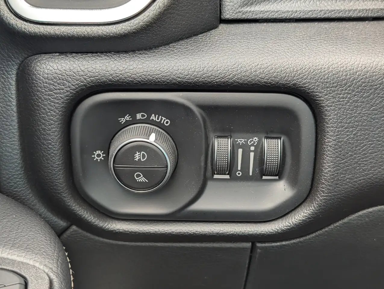 RAM 3500 снимка RAM 3500