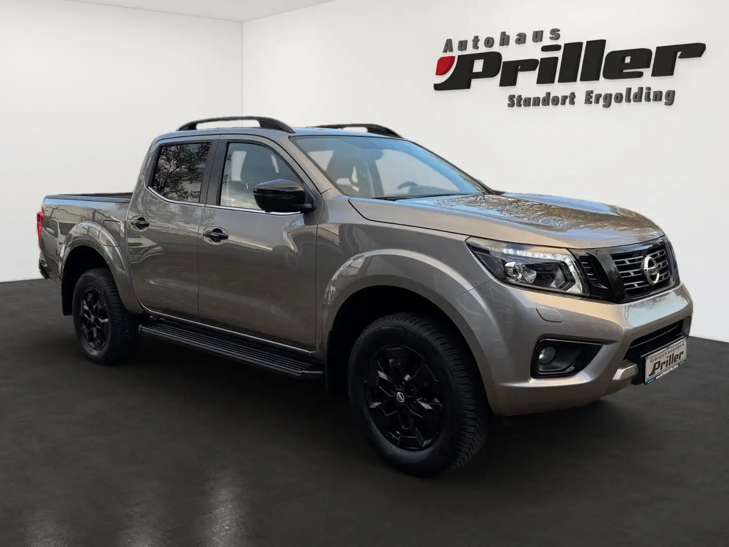 Nissan Navara DC 4x4 AT N-Guard *360KAMERA/SHZ/AHK* Grijs - 2