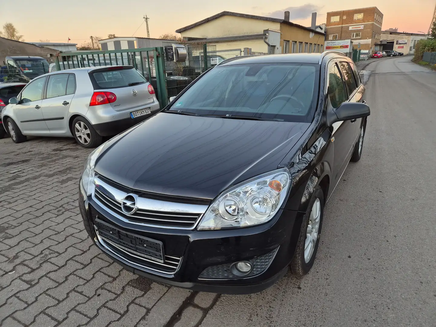 Opel Astra Edition Tüv 02.2026 Schwarz - 1