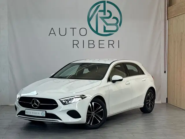 Mercedes-Benz A view 3