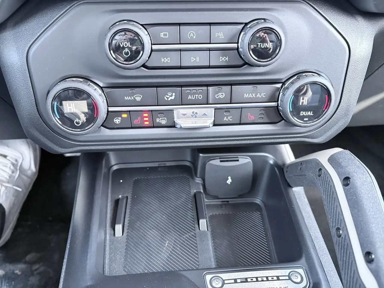 Ford Bronco снимка Ford Bronco