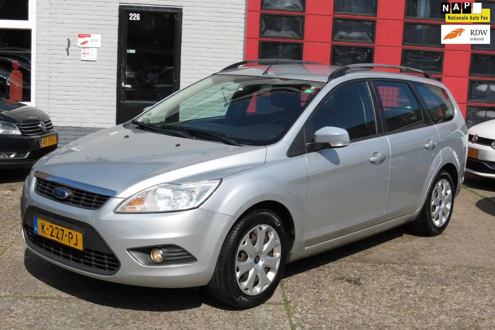Ford Focus Wagon 1.6 Comfort ,AIRCO, TREKHAAK , NAVI Gris - 1